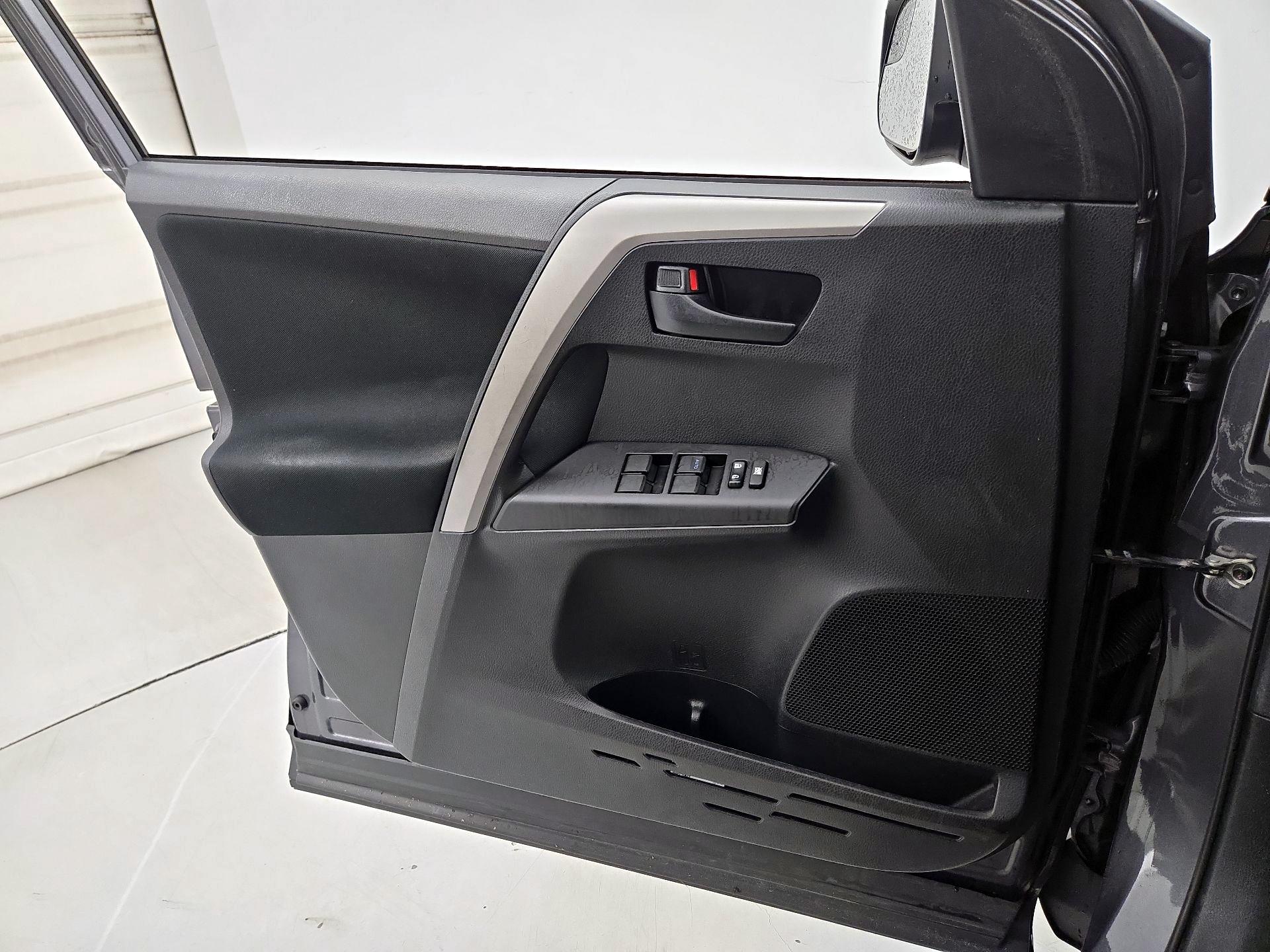 Thumbnail: 2017 Toyota RAV4 - 12