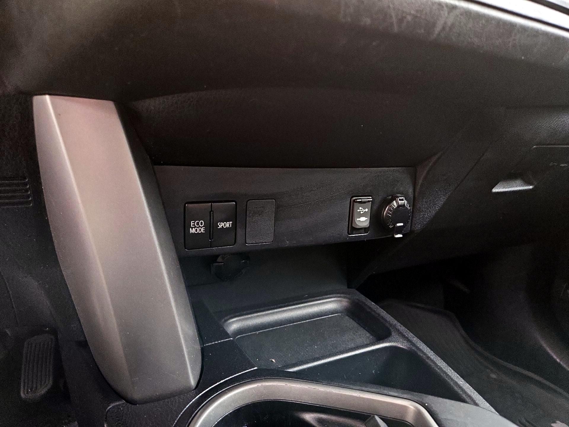 Thumbnail: 2017 Toyota RAV4 - 18