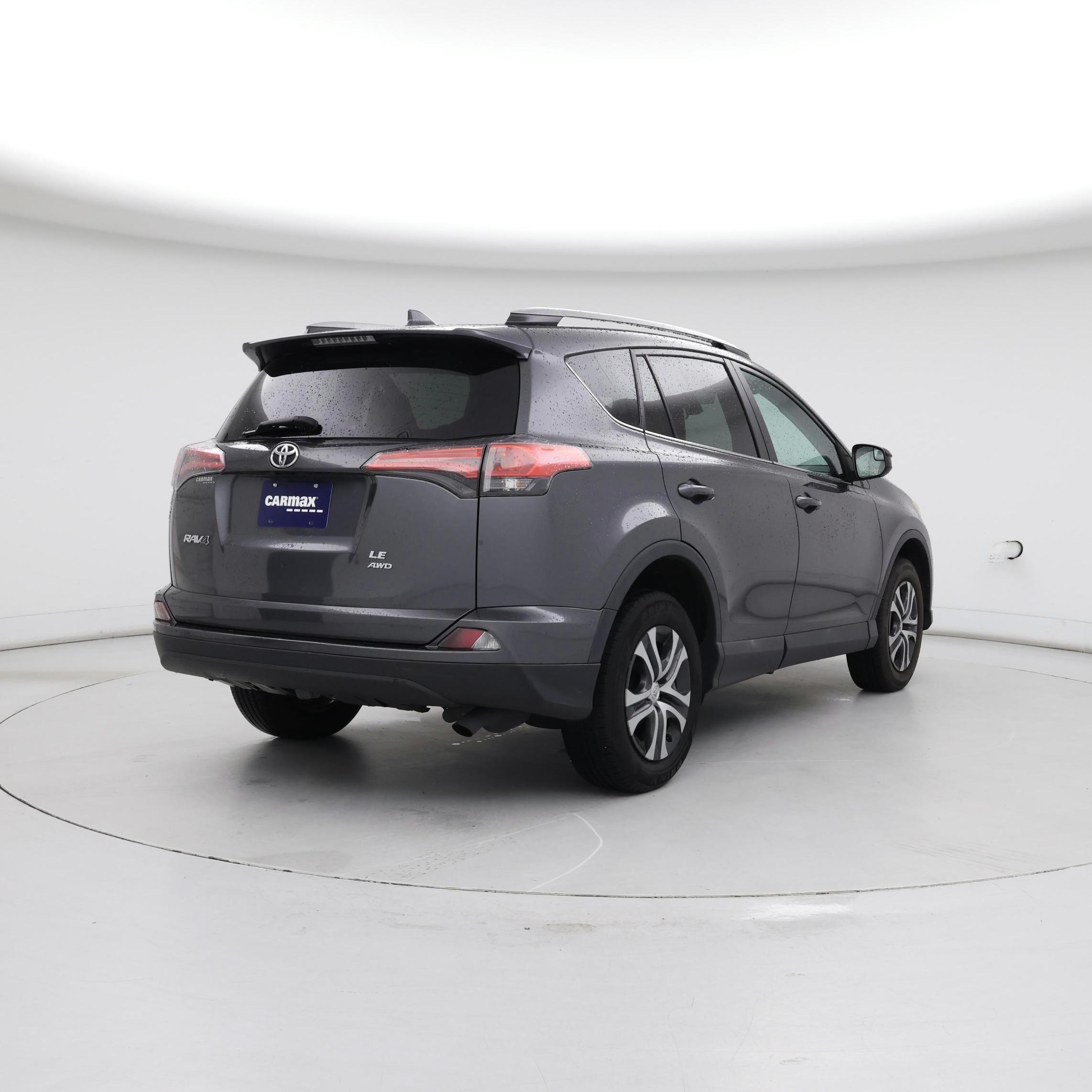 Thumbnail: 2017 Toyota RAV4 - 8
