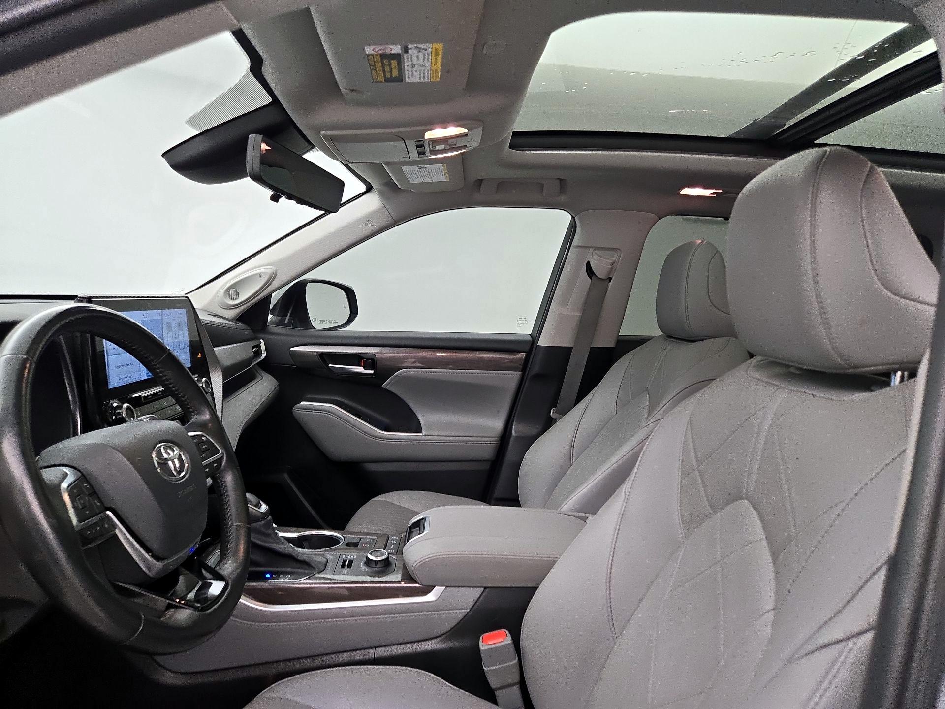 Thumbnail: 2020 Toyota Highlander - 20