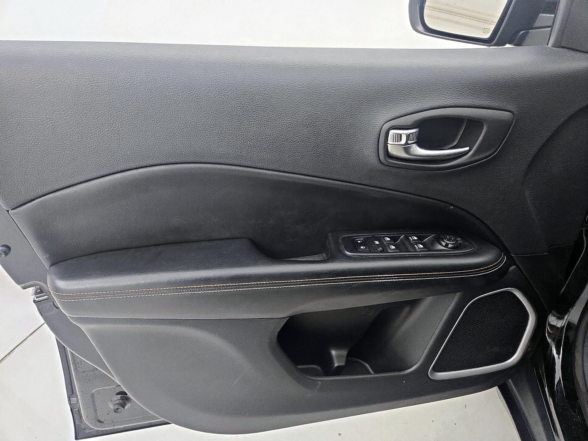 Thumbnail: 2018 Jeep Compass - 12