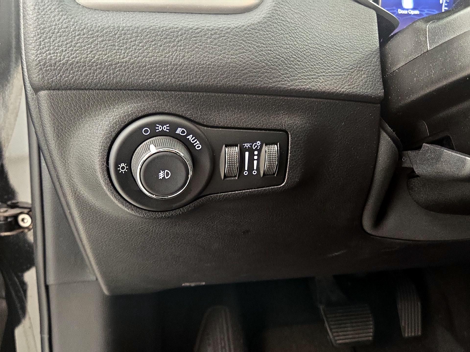 Thumbnail: 2018 Jeep Compass - 13