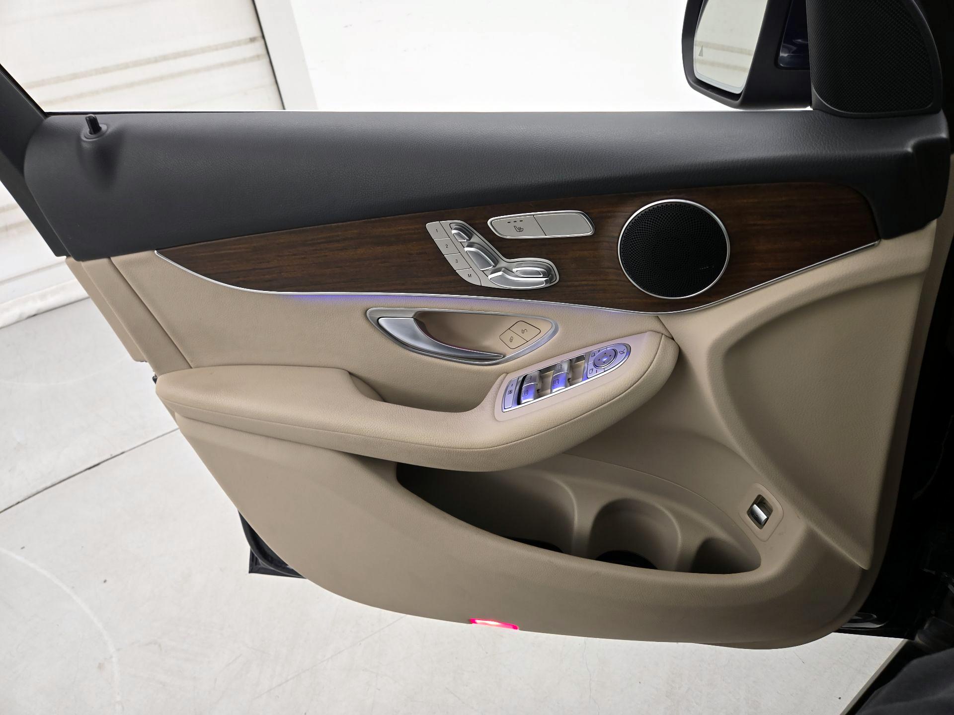 Thumbnail: 2022 Mercedes-Benz GLC - 12