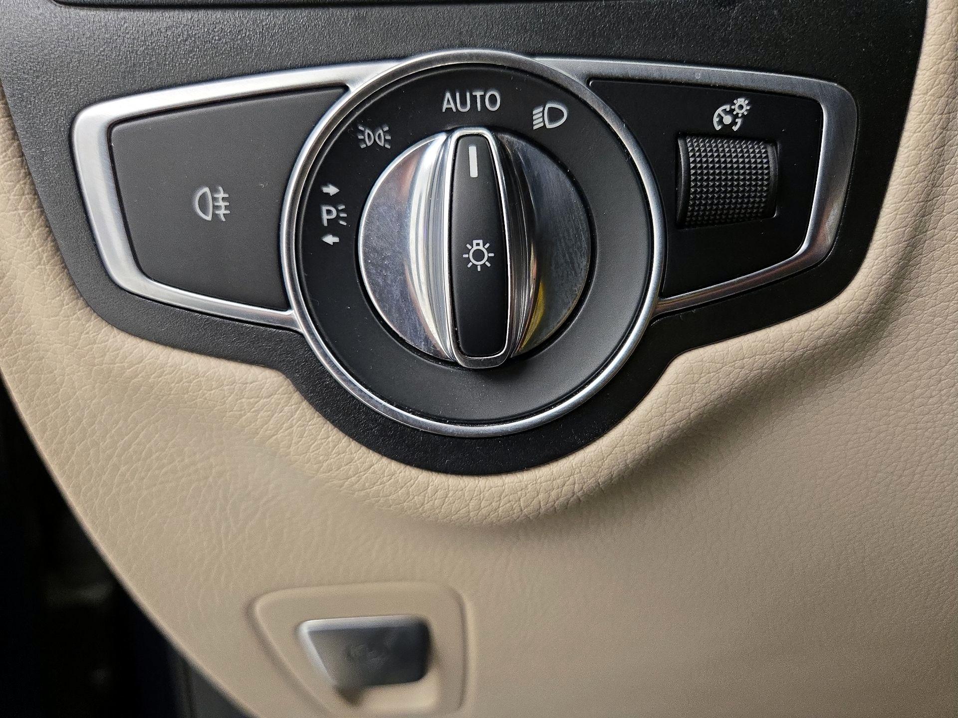 Thumbnail: 2022 Mercedes-Benz GLC - 13