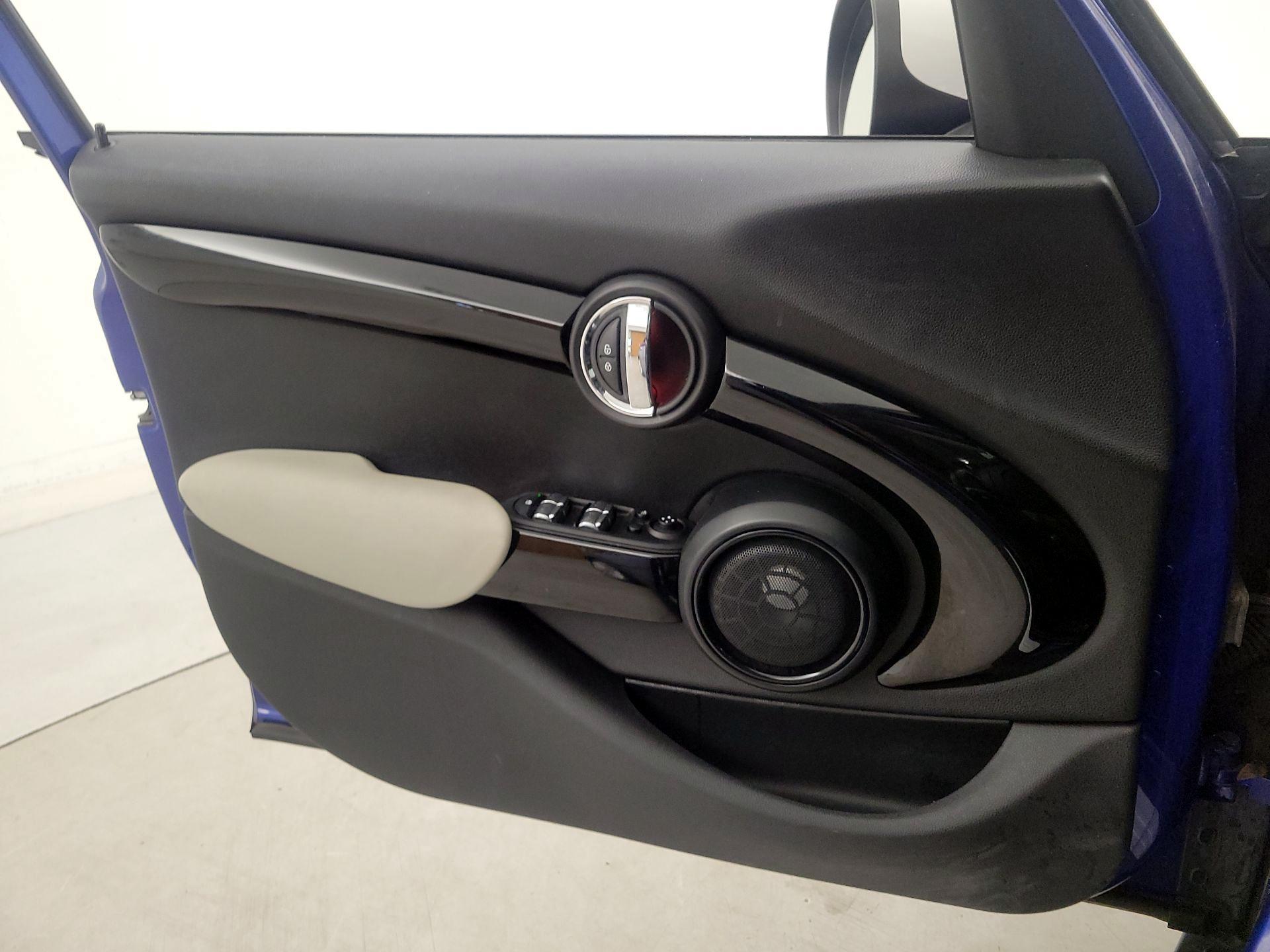 Thumbnail: 2019 MINI Cooper Hardtop - 12