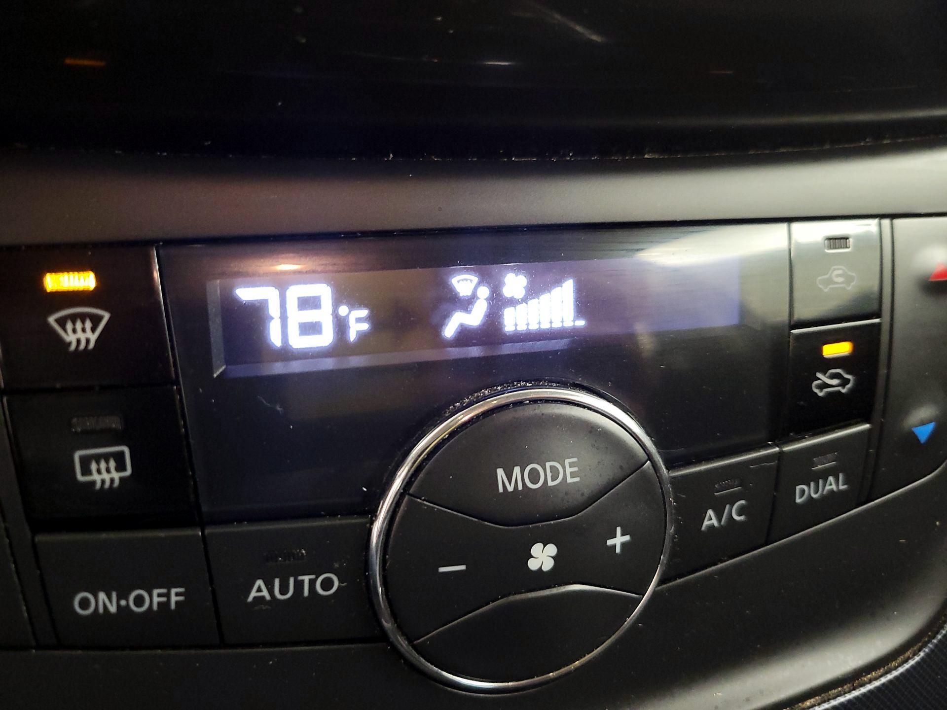 Thumbnail: 2018 Nissan Sentra - 16