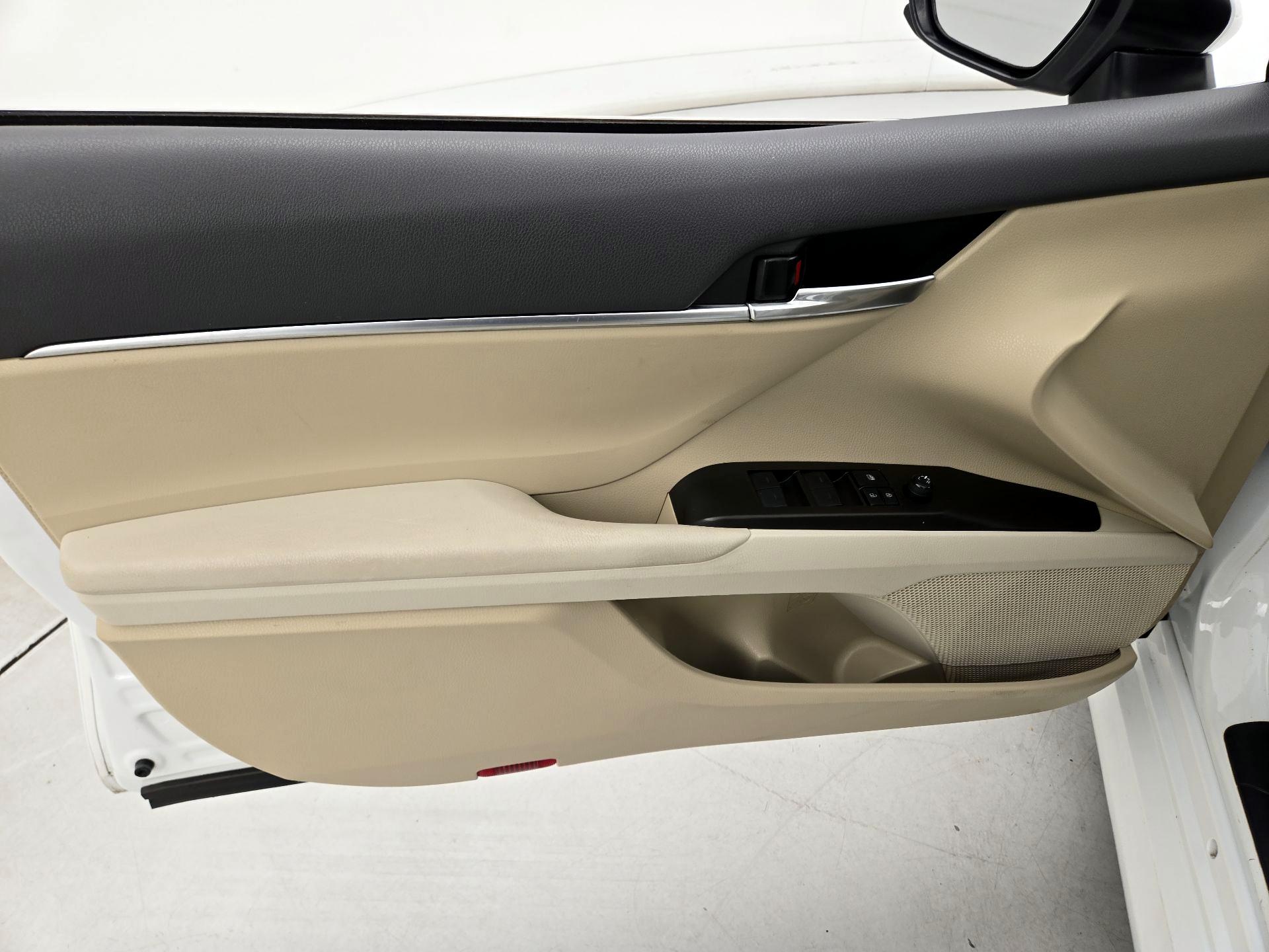 Thumbnail: 2021 Toyota Camry - 12