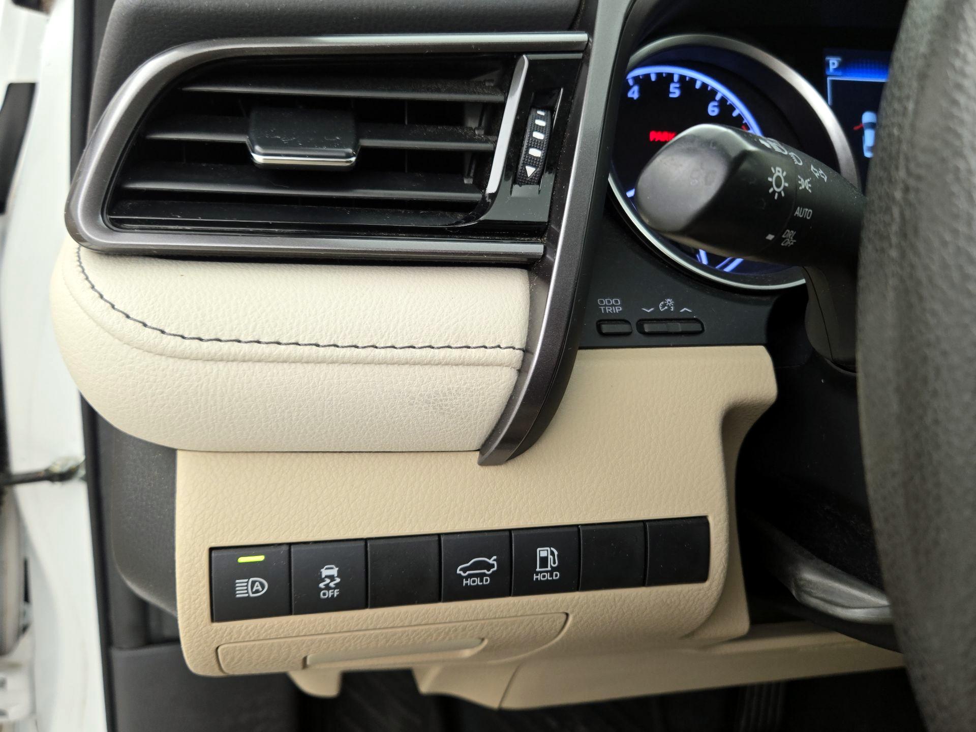 Thumbnail: 2021 Toyota Camry - 13