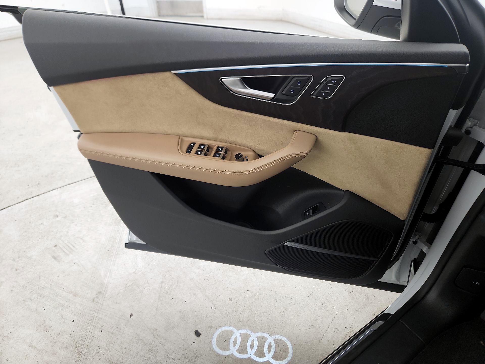 Thumbnail: 2020 Audi Q8 - 12