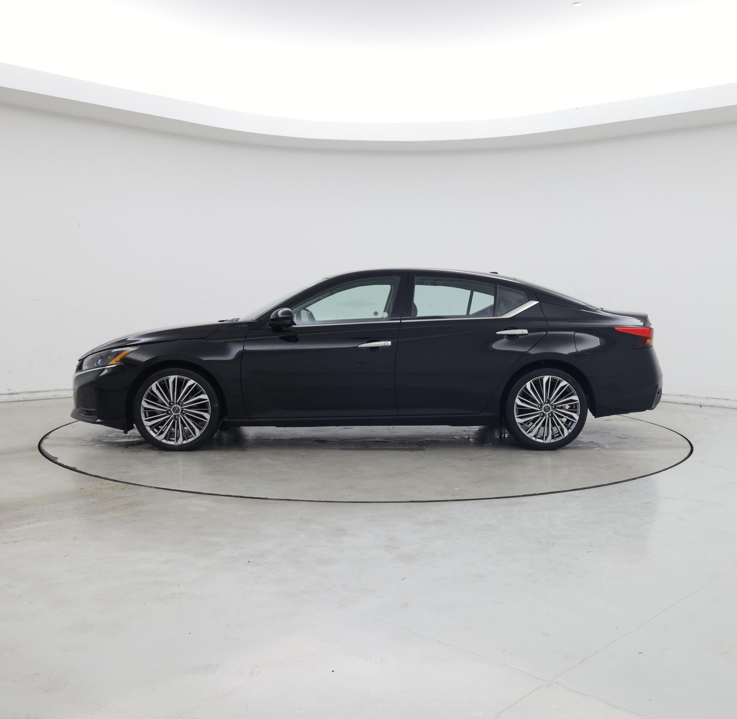 Thumbnail: 2023 Nissan Altima - 3