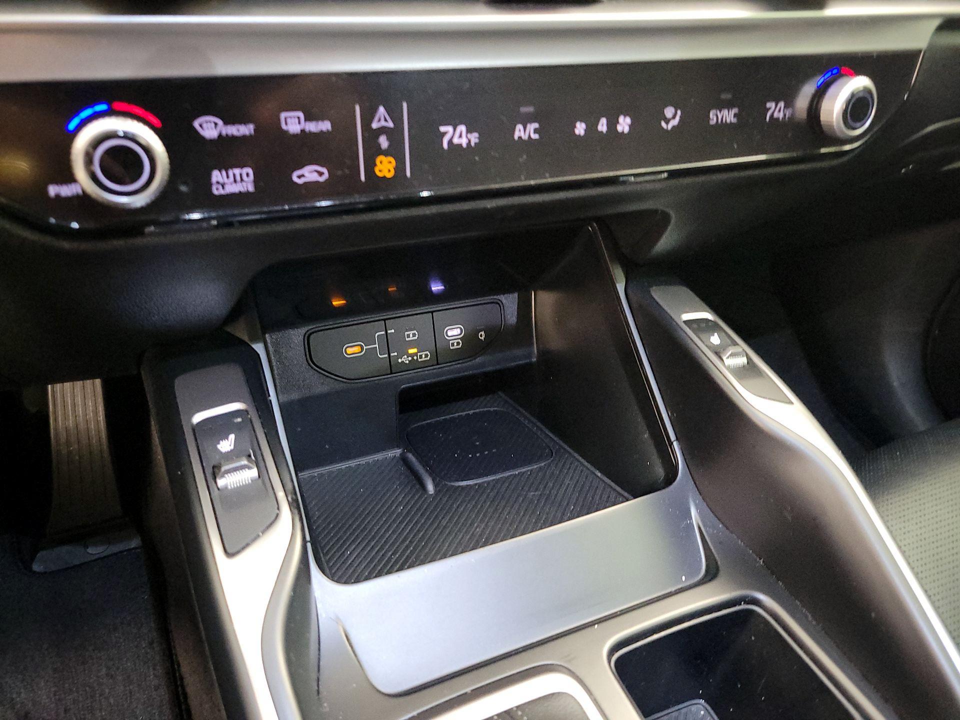 Thumbnail: 2024 Kia Sorento - 17