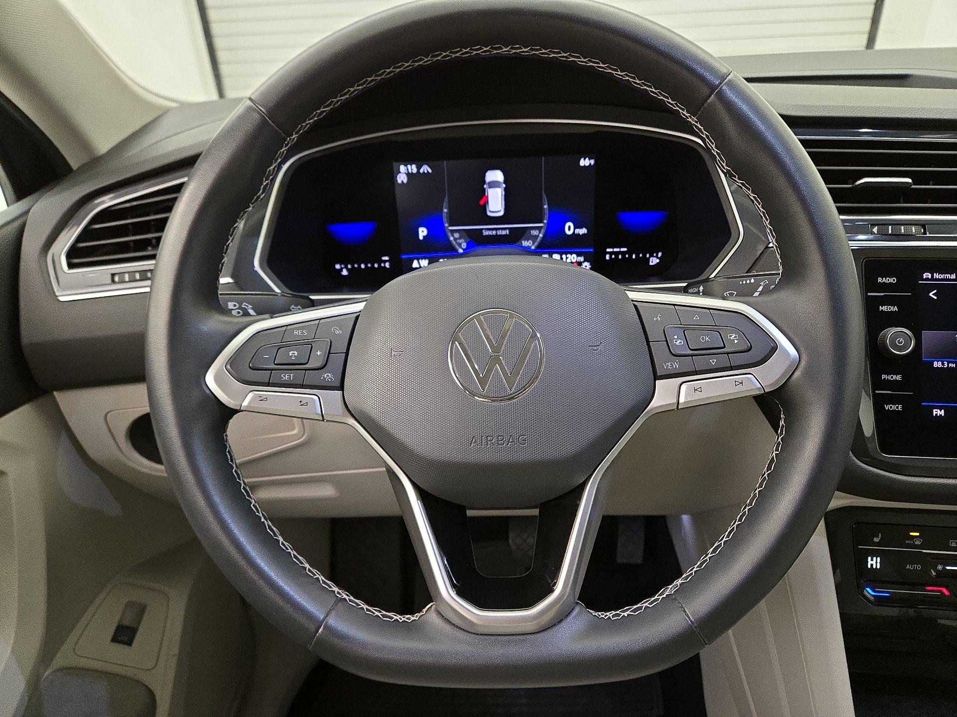 Thumbnail: 2022 Volkswagen Tiguan - 10