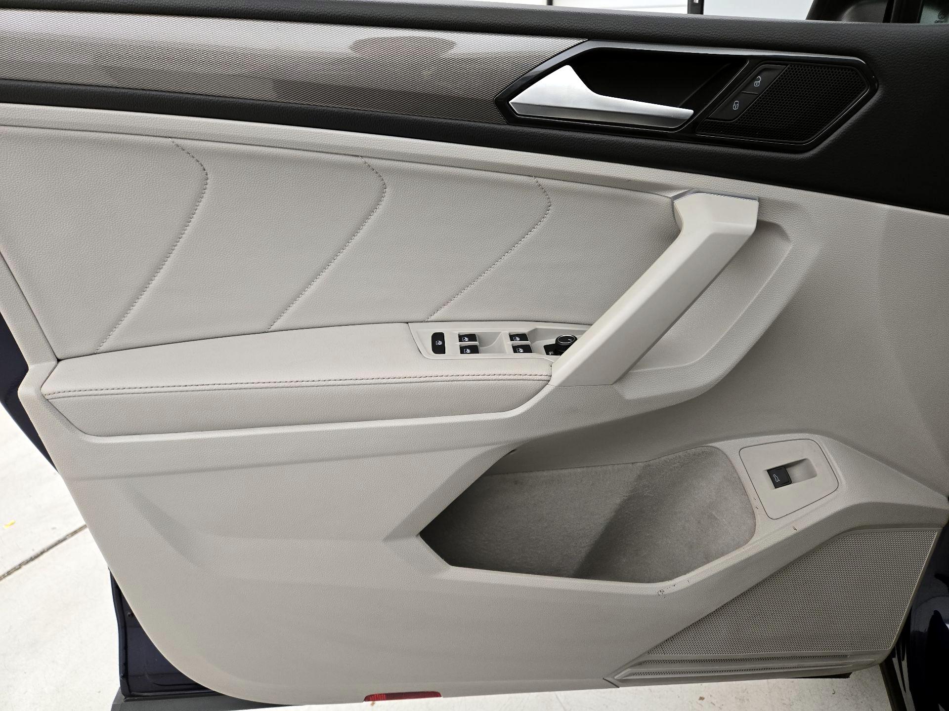 Thumbnail: 2022 Volkswagen Tiguan - 12