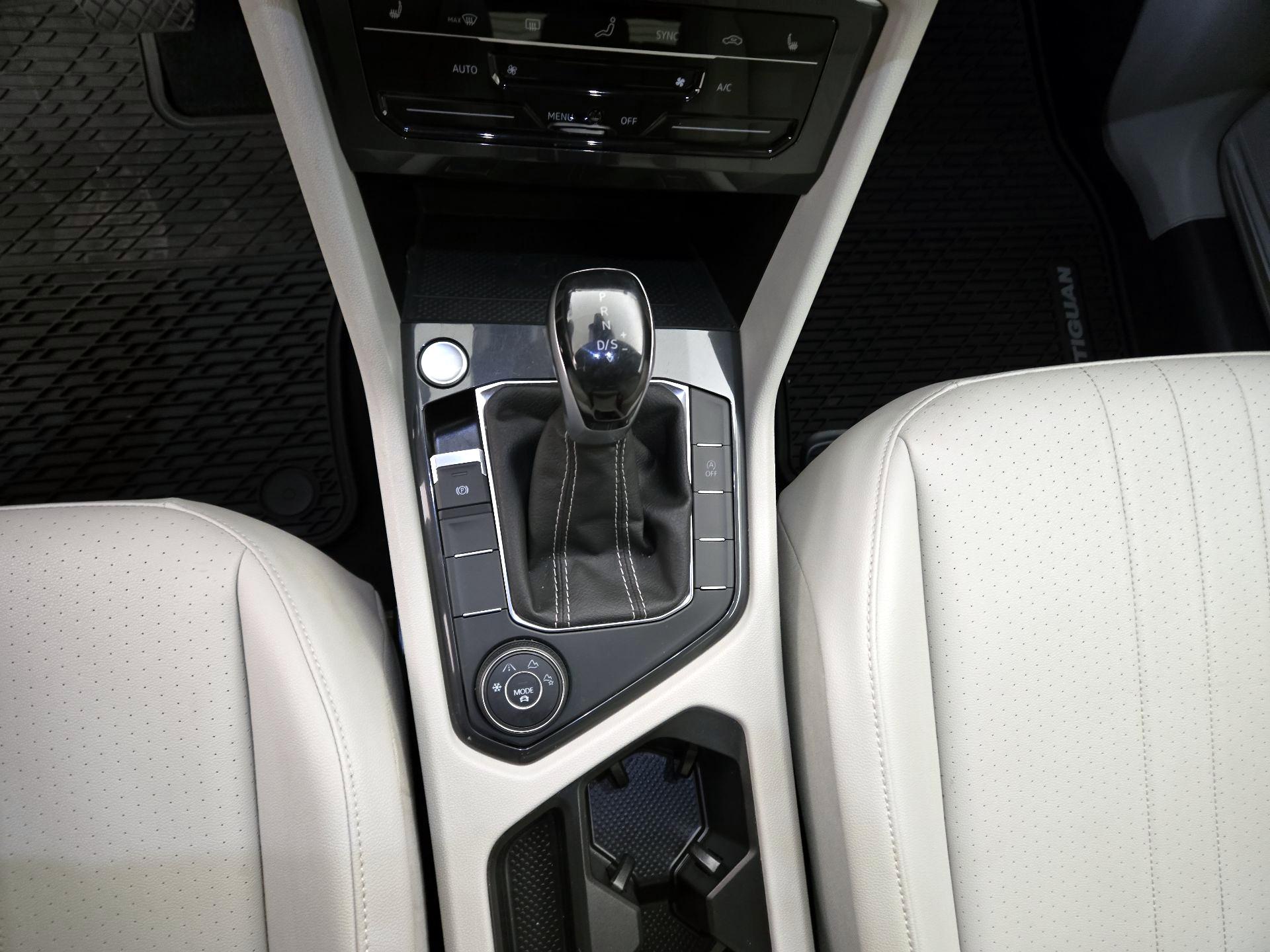 Thumbnail: 2022 Volkswagen Tiguan - 17