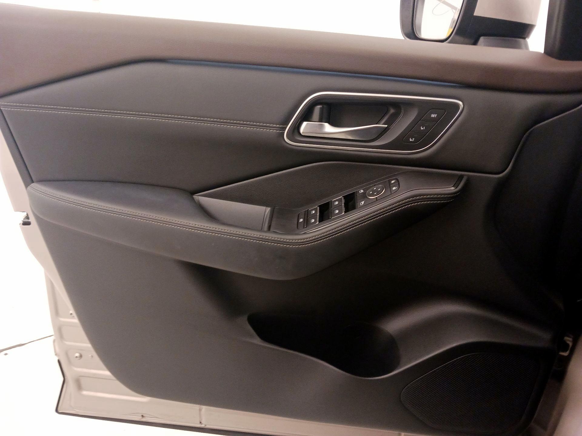 Thumbnail: 2022 Nissan Rogue - 12