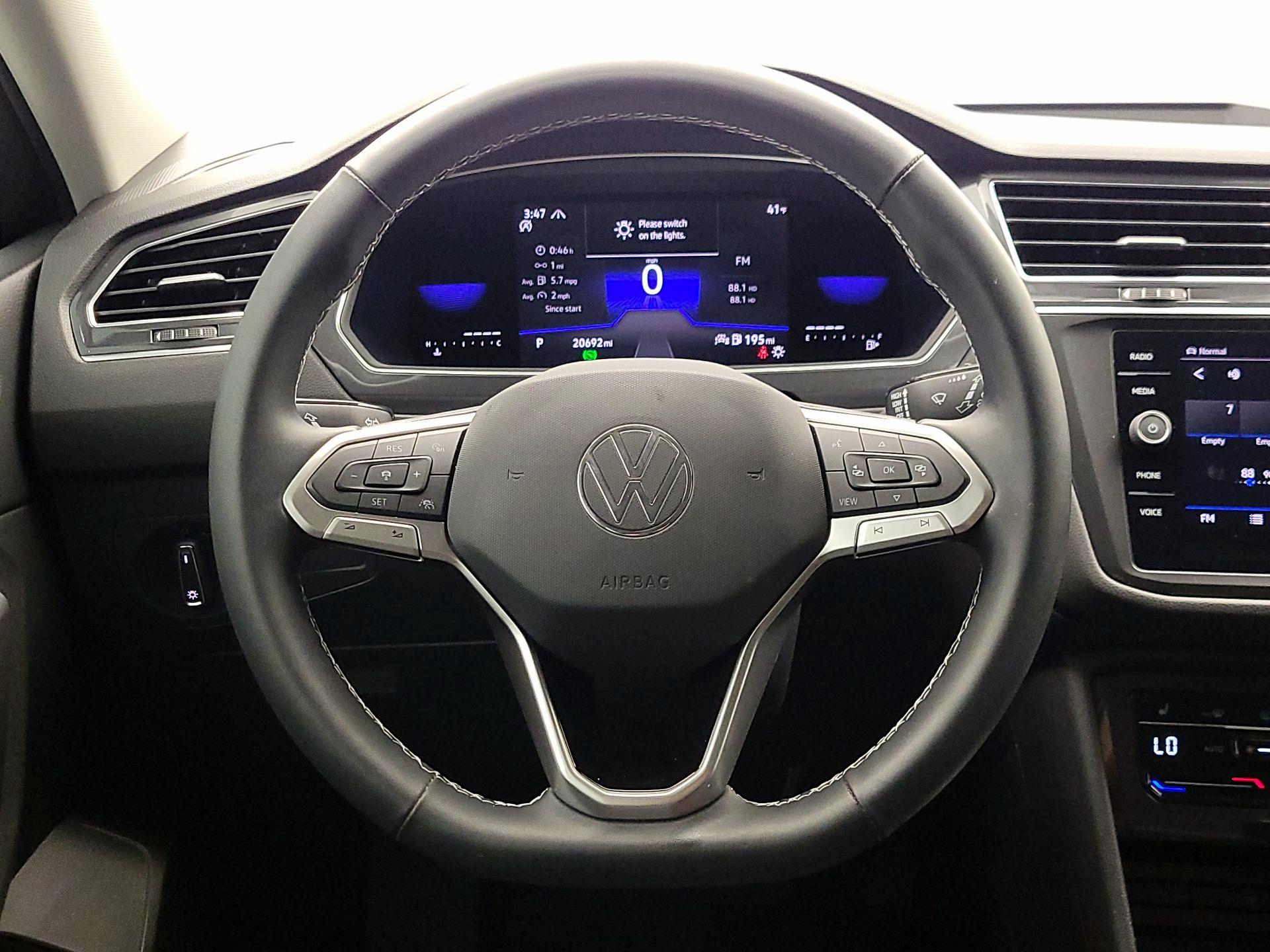 Thumbnail: 2022 Volkswagen Tiguan - 10