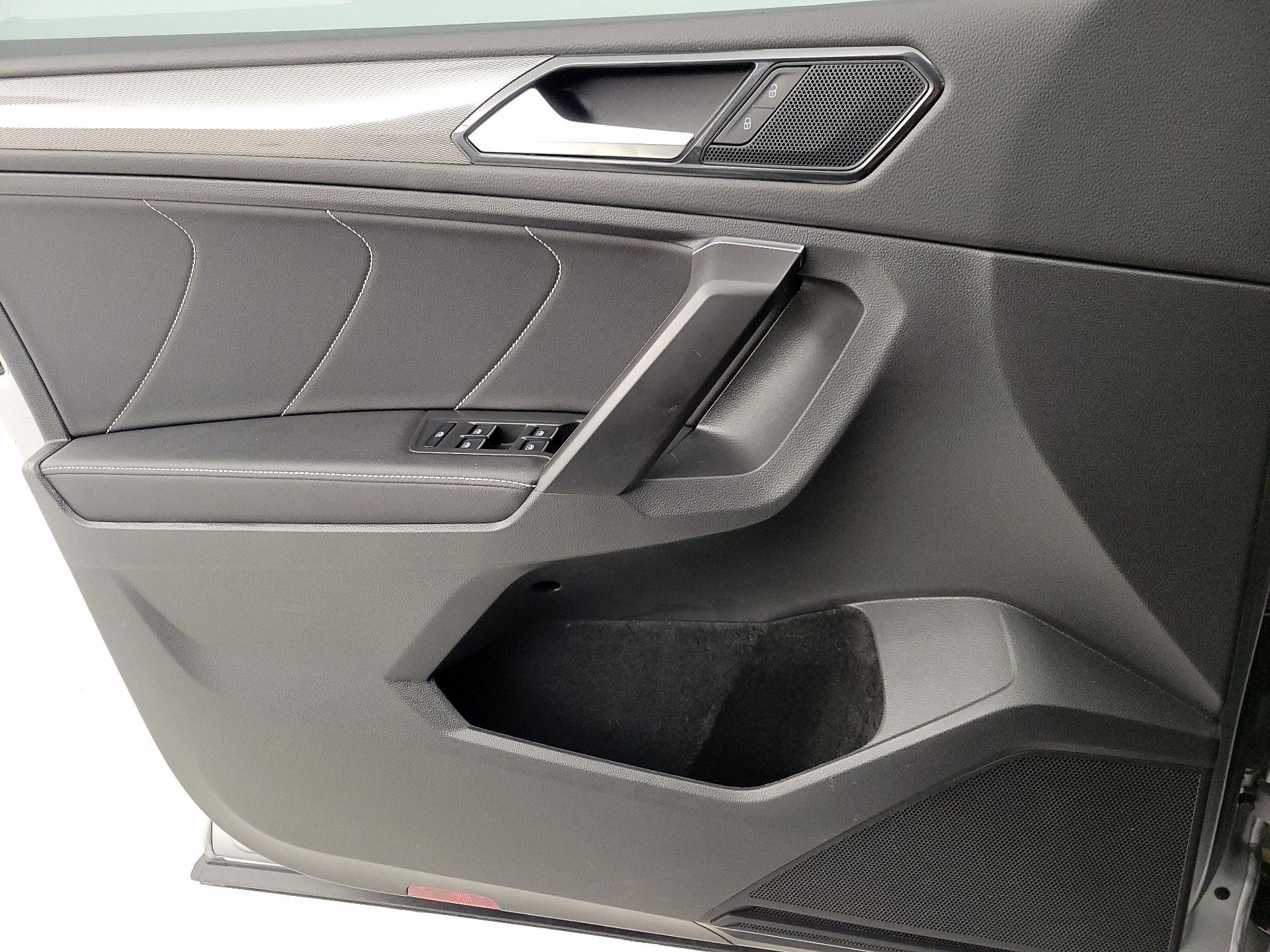 Thumbnail: 2022 Volkswagen Tiguan - 12