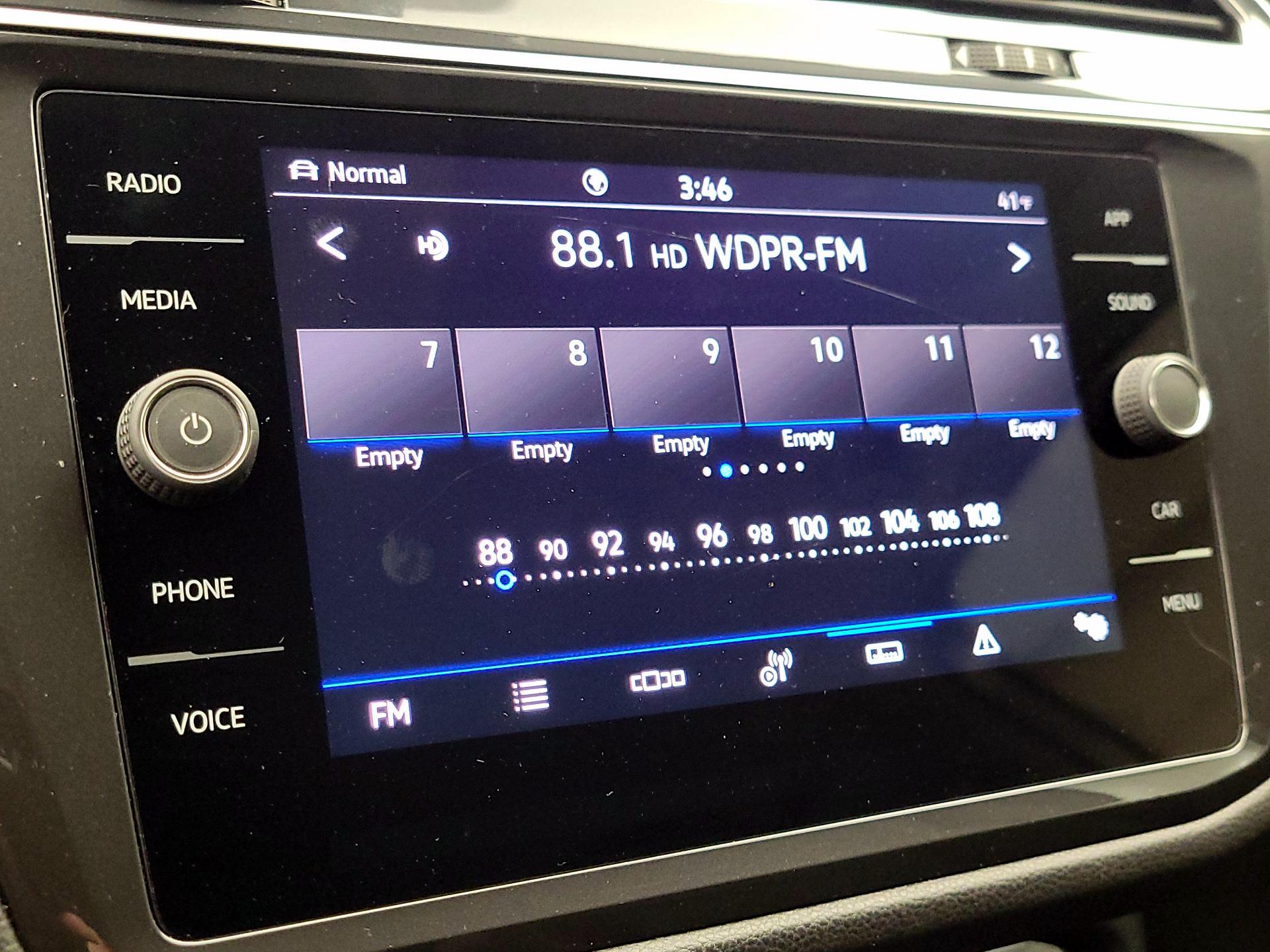 Thumbnail: 2022 Volkswagen Tiguan - 15