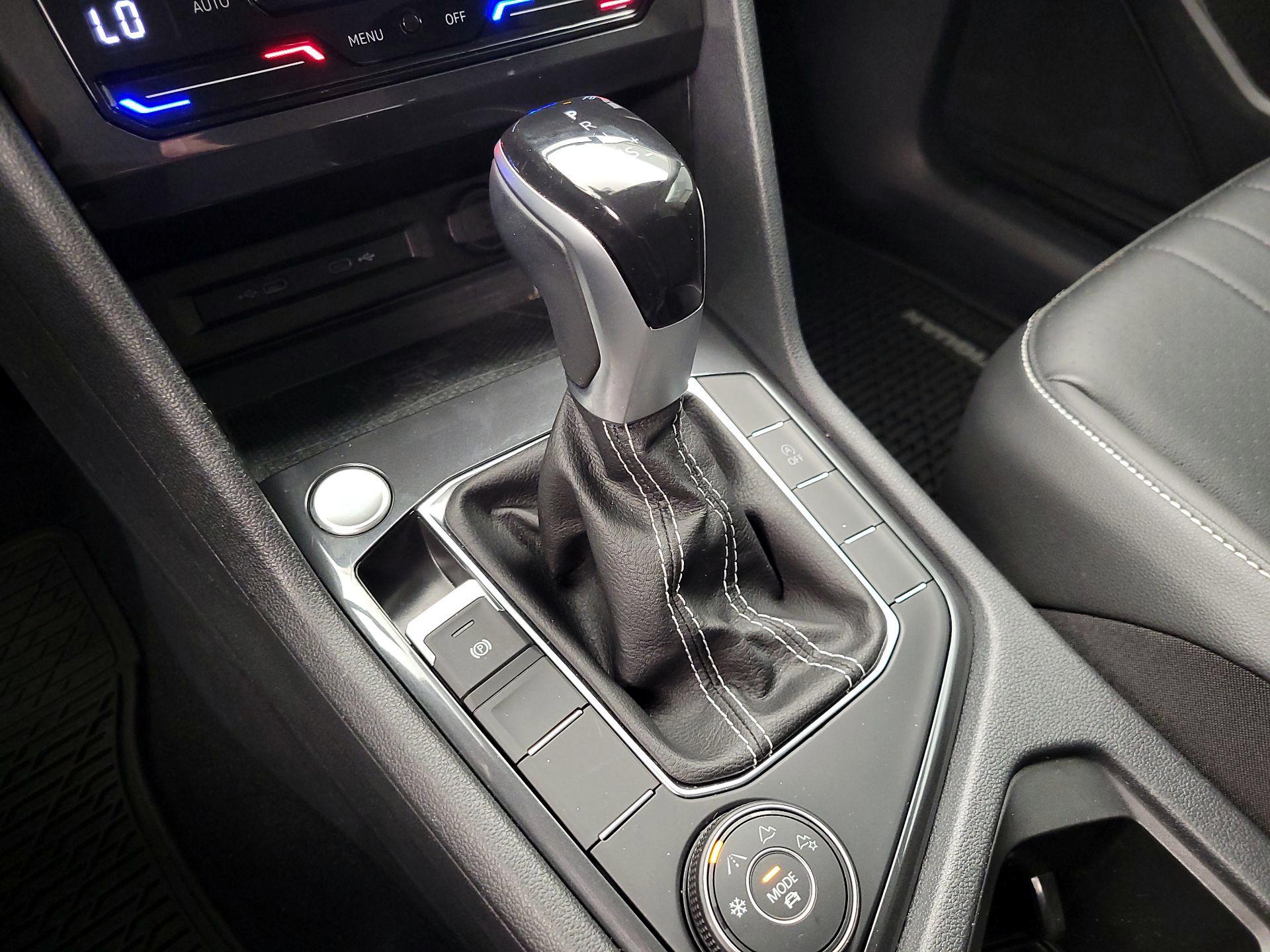 Thumbnail: 2022 Volkswagen Tiguan - 17