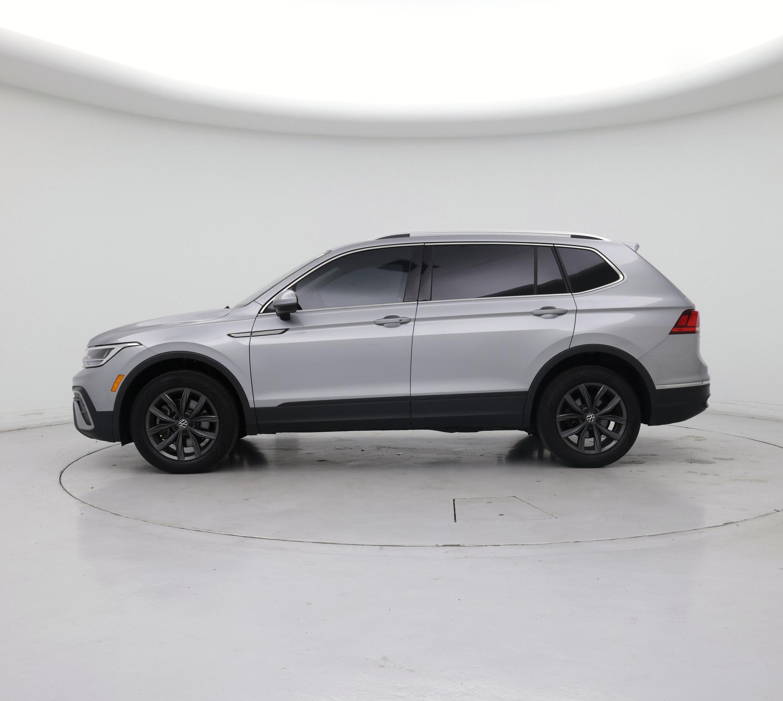 Thumbnail: 2022 Volkswagen Tiguan - 3