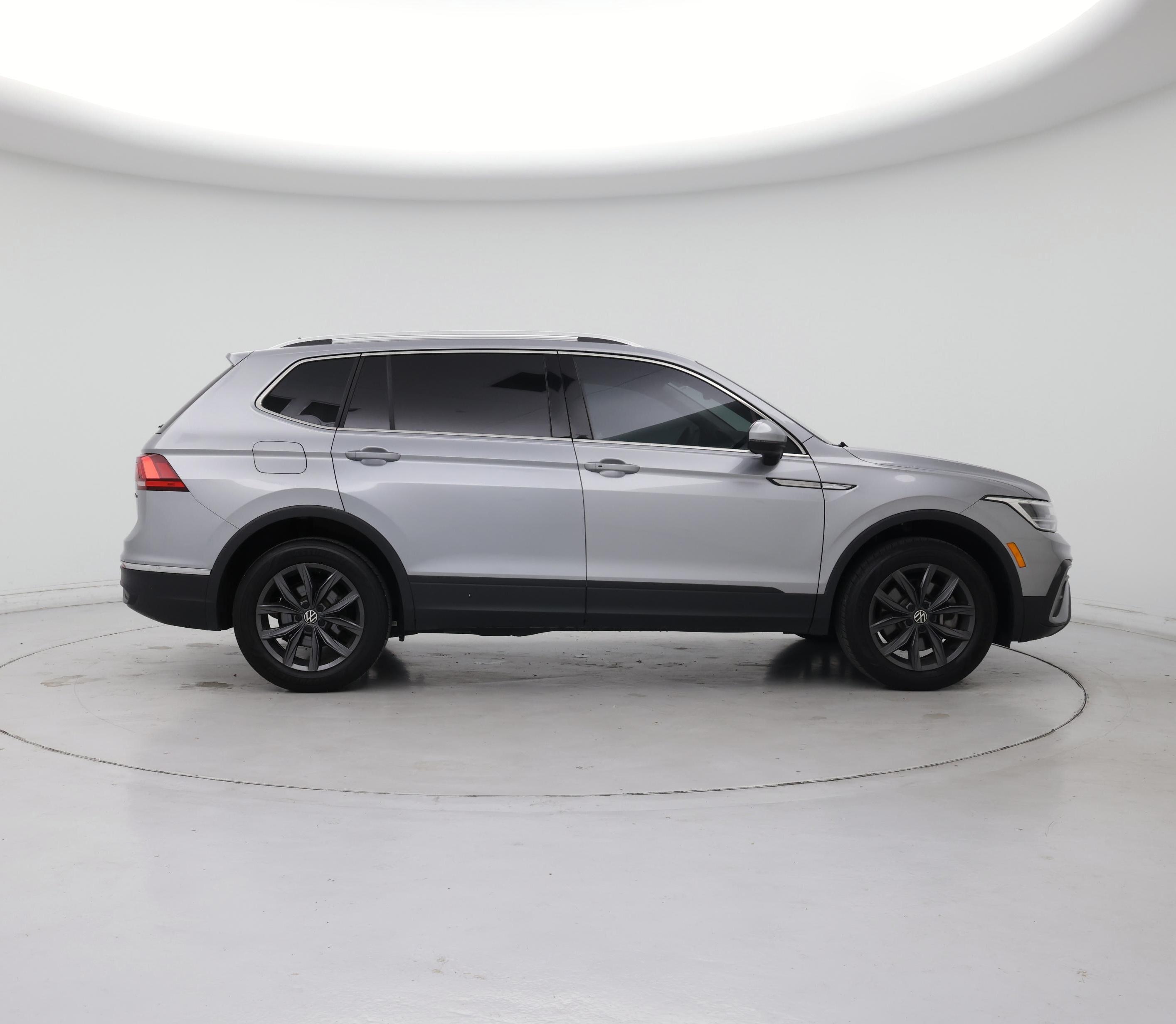 Thumbnail: 2022 Volkswagen Tiguan - 7