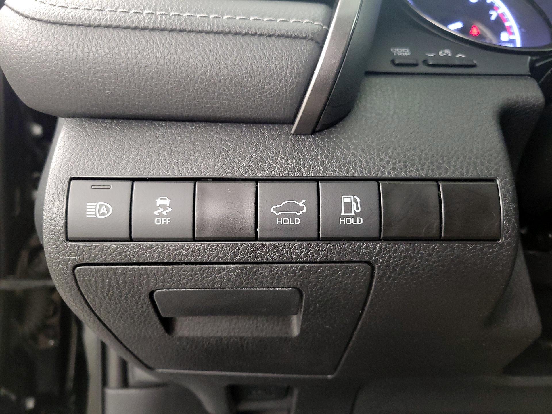 Thumbnail: 2022 Toyota Camry - 13