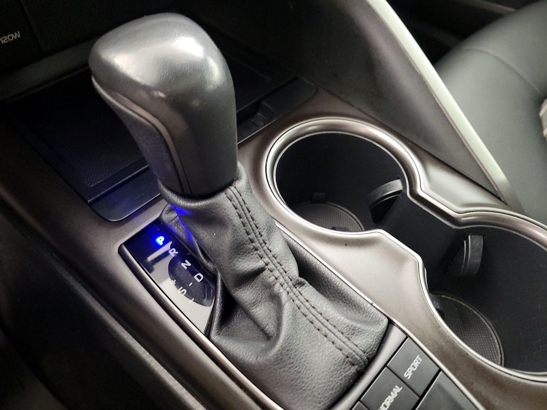 Thumbnail: 2022 Toyota Camry - 17