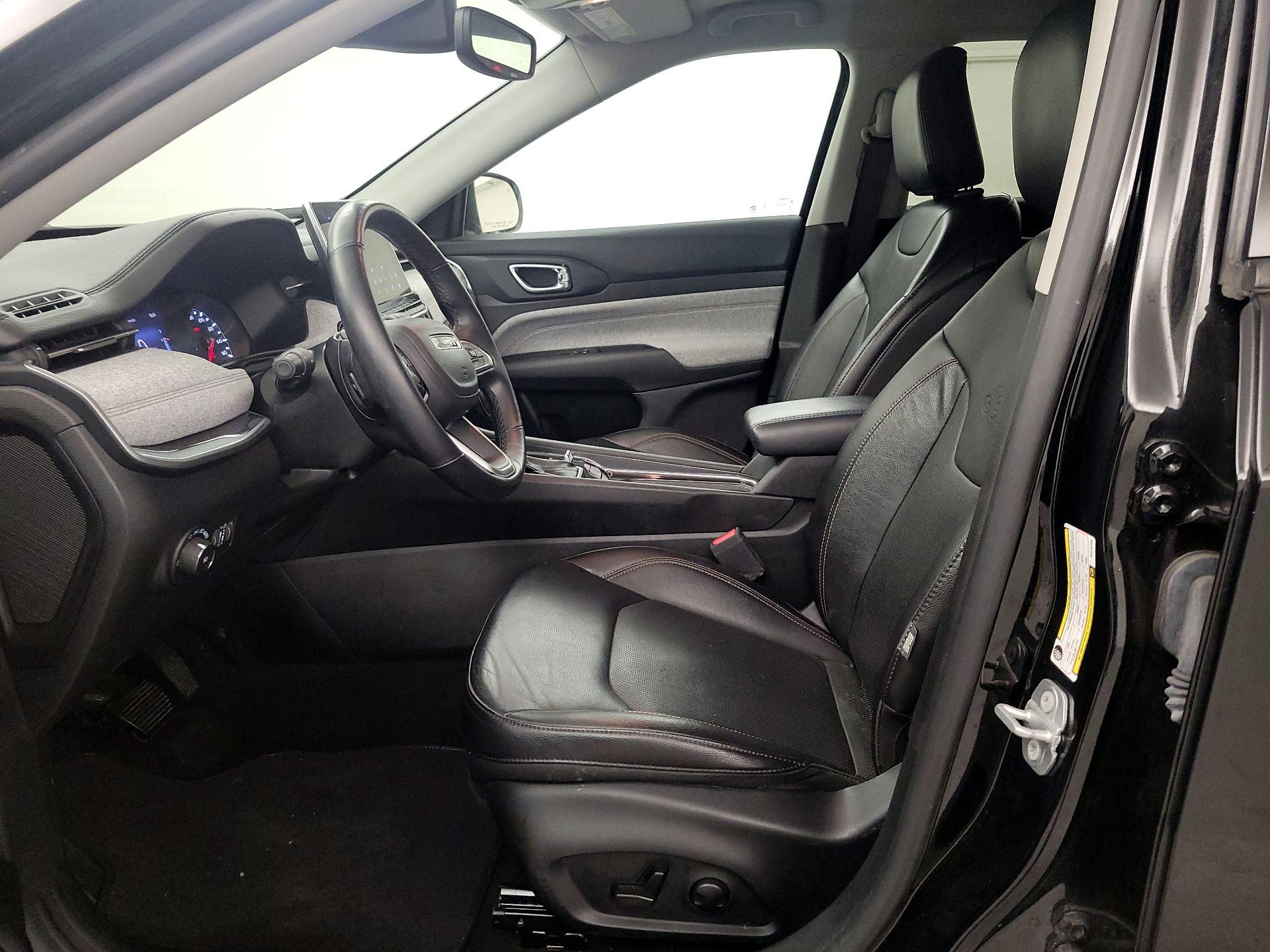 Thumbnail: 2022 Jeep Compass - 11