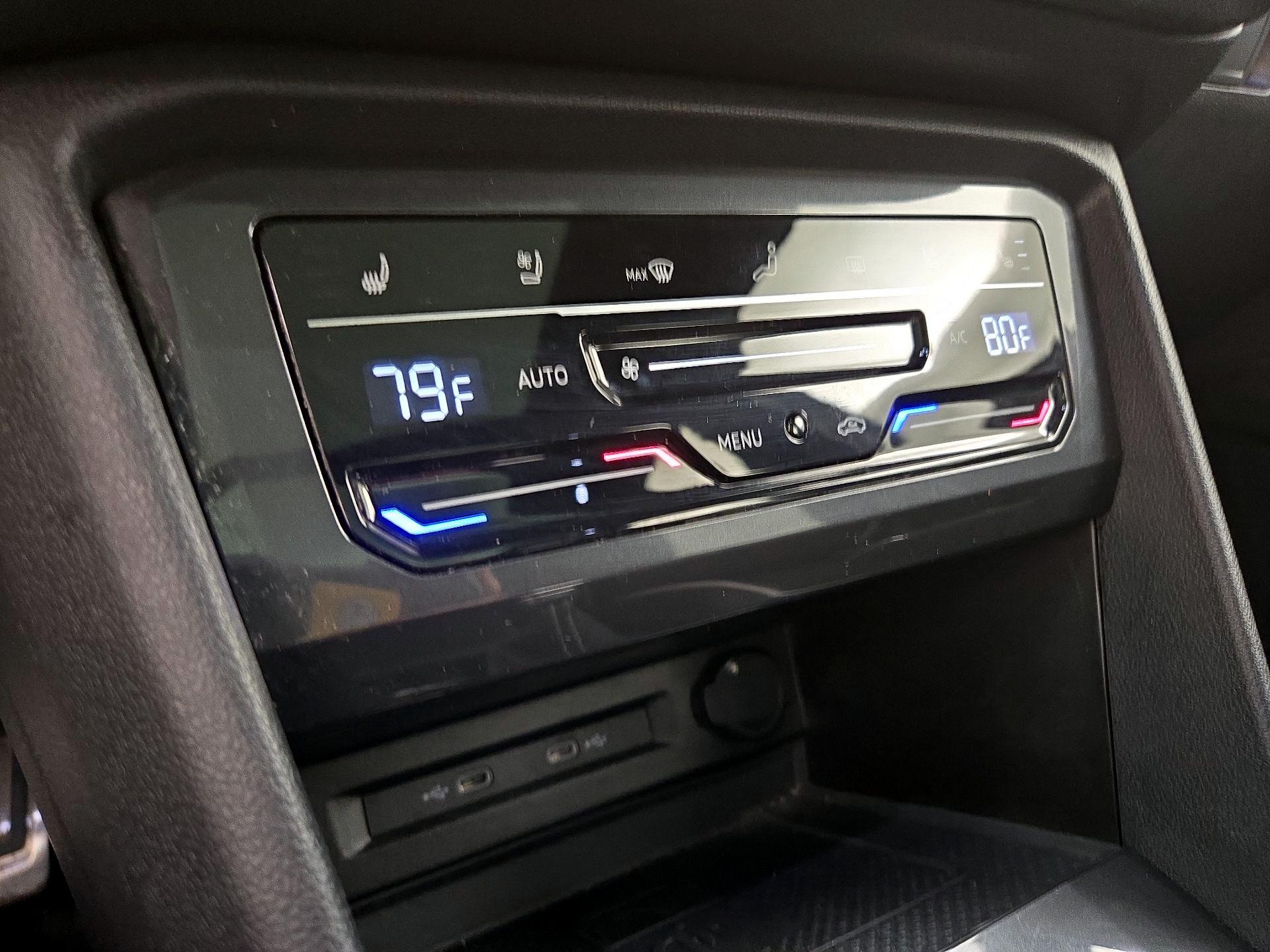 Thumbnail: 2022 Volkswagen Tiguan - 17