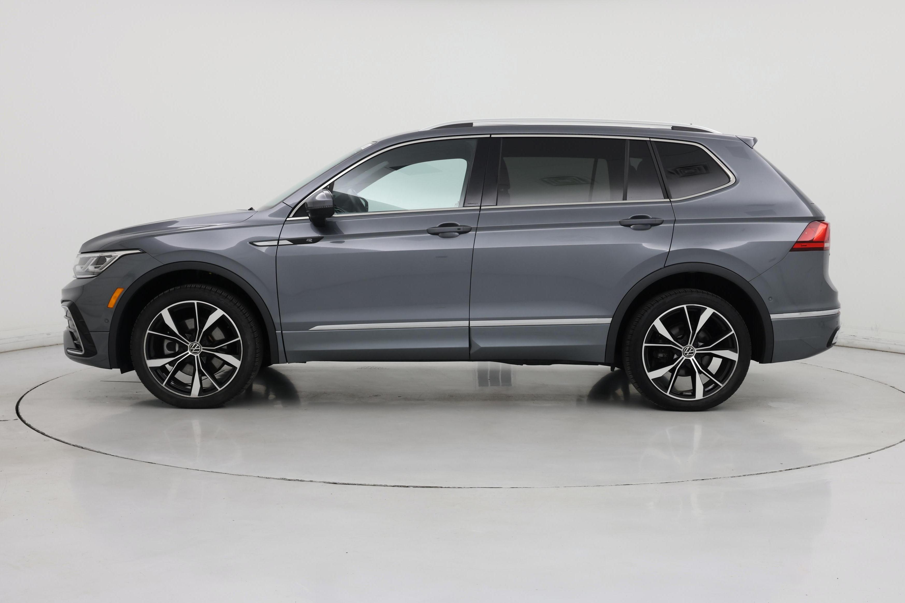 Thumbnail: 2022 Volkswagen Tiguan - 3