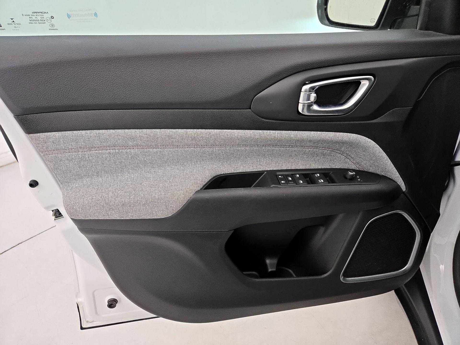 Thumbnail: 2022 Jeep Compass - 12