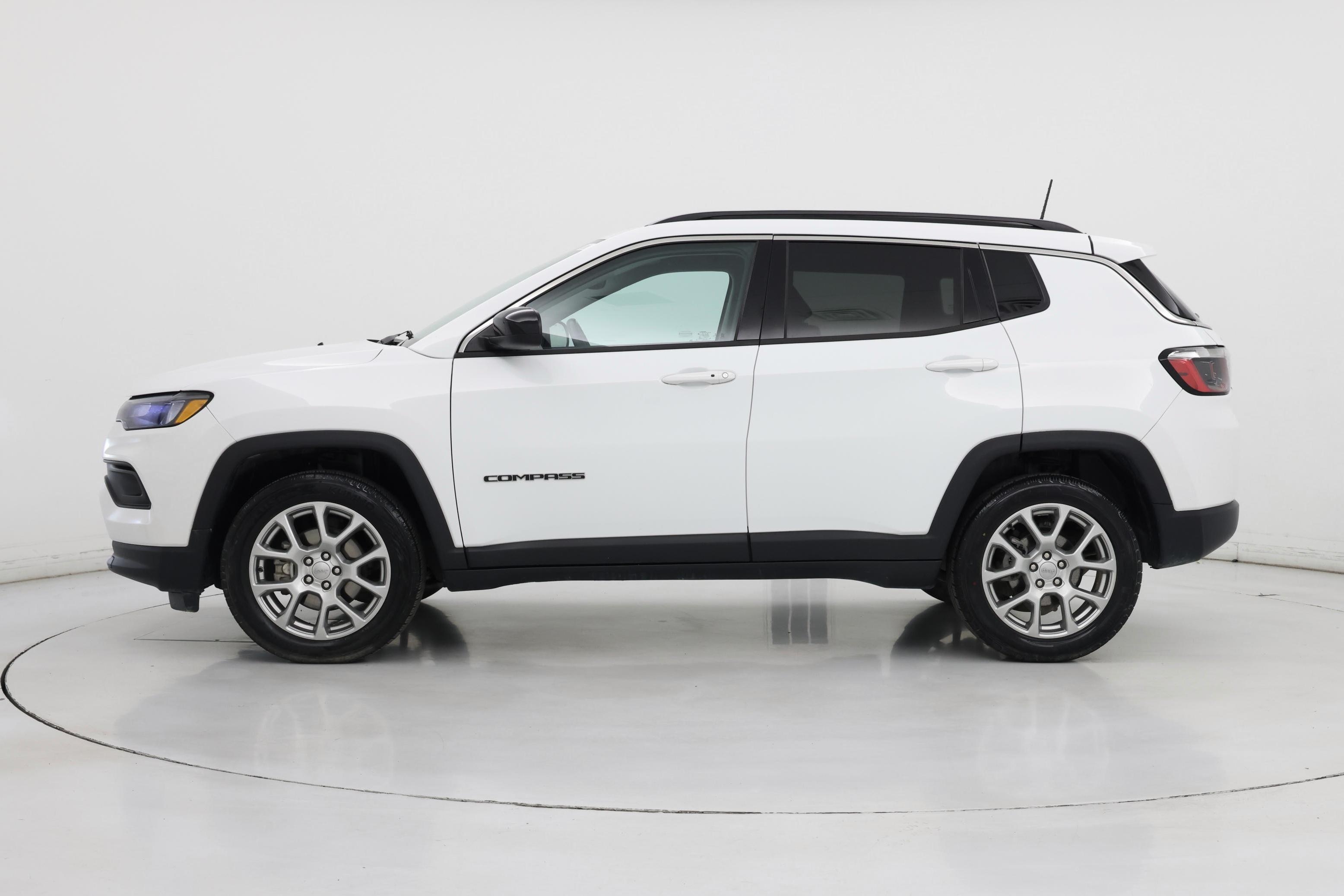 Thumbnail: 2022 Jeep Compass - 3