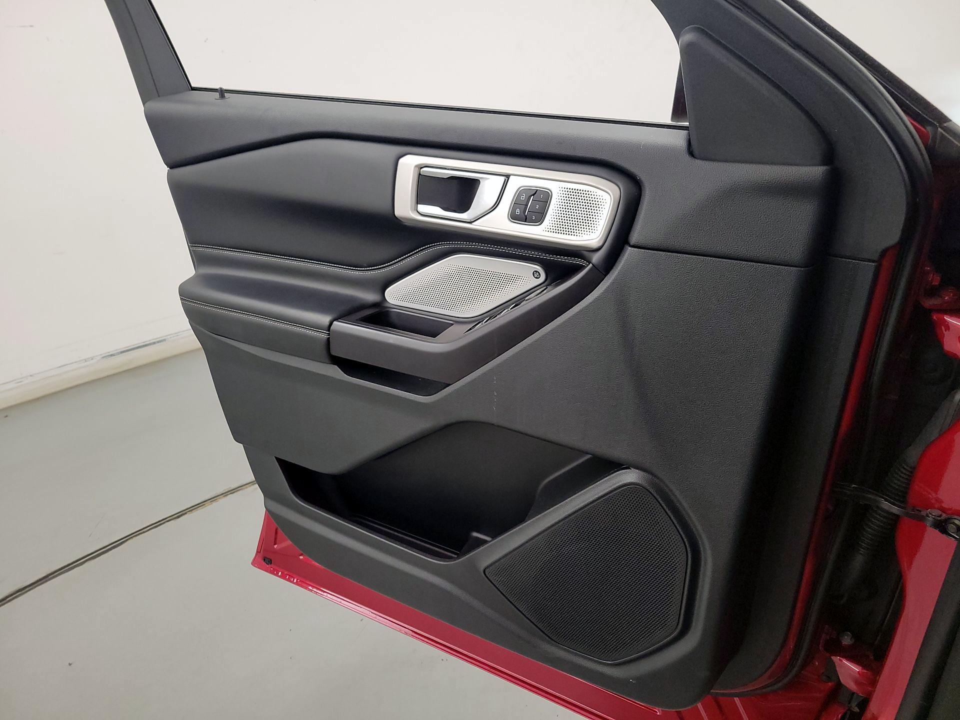 Thumbnail: 2020 Ford Explorer - 12