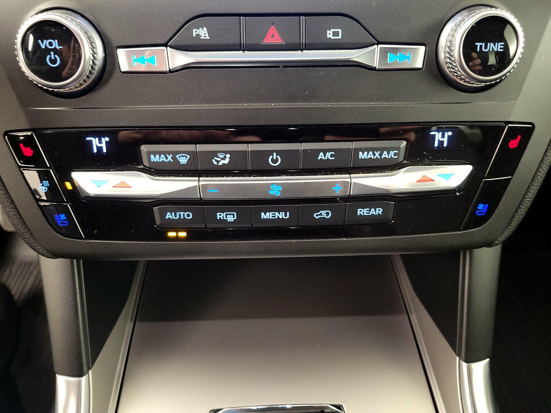 Thumbnail: 2020 Ford Explorer - 17