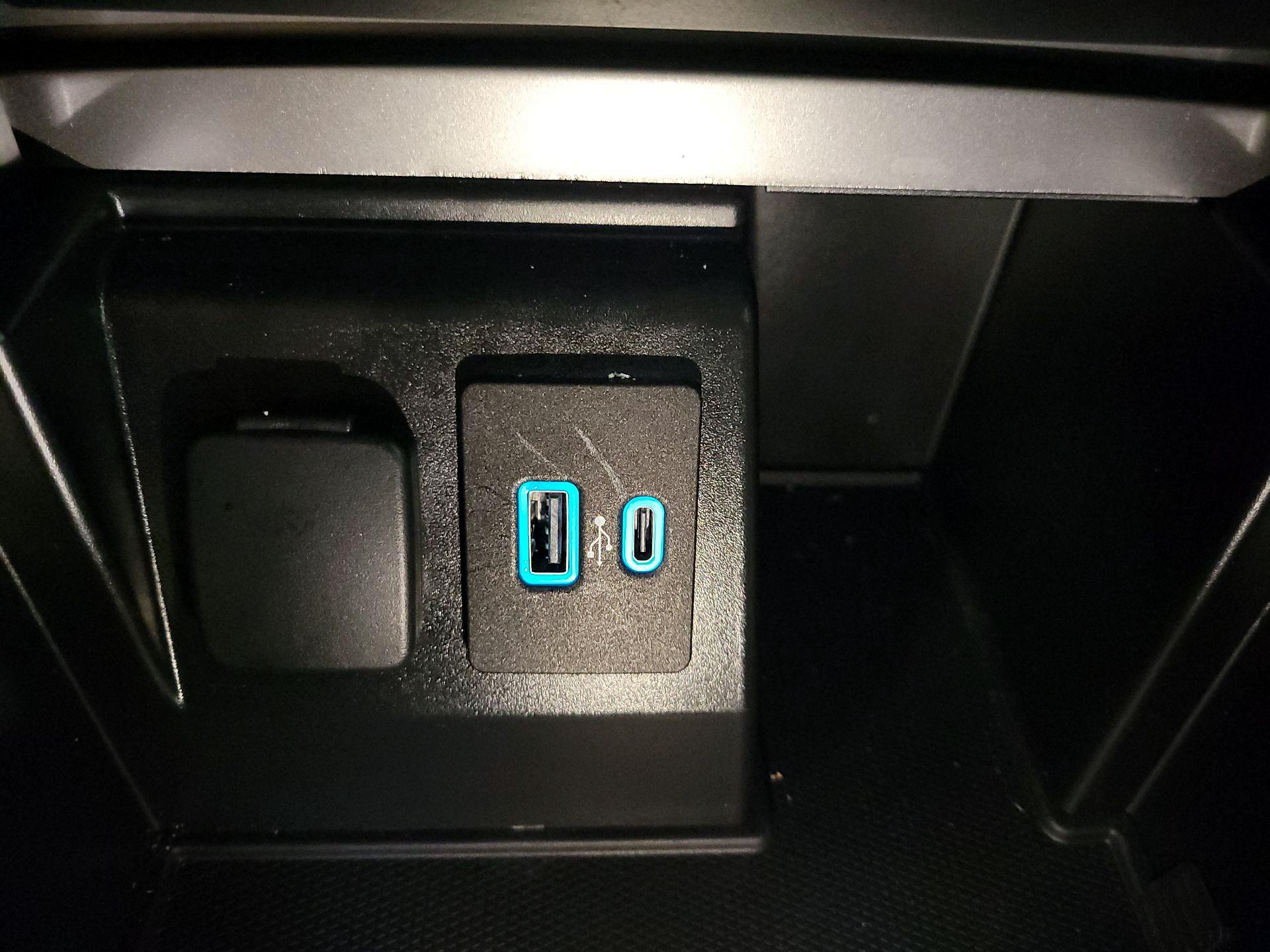 Thumbnail: 2020 Ford Explorer - 19