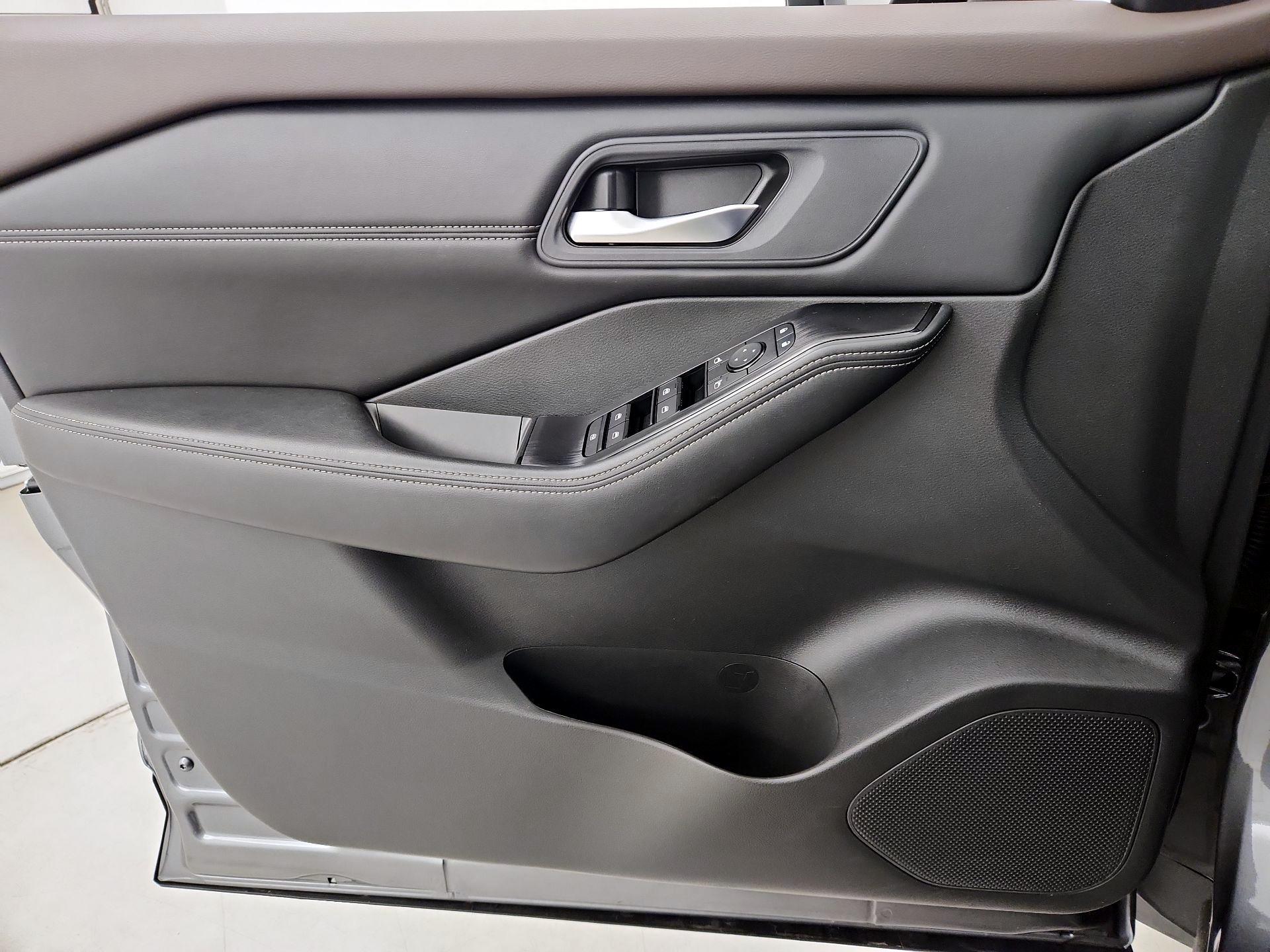 Thumbnail: 2023 Nissan Rogue - 12