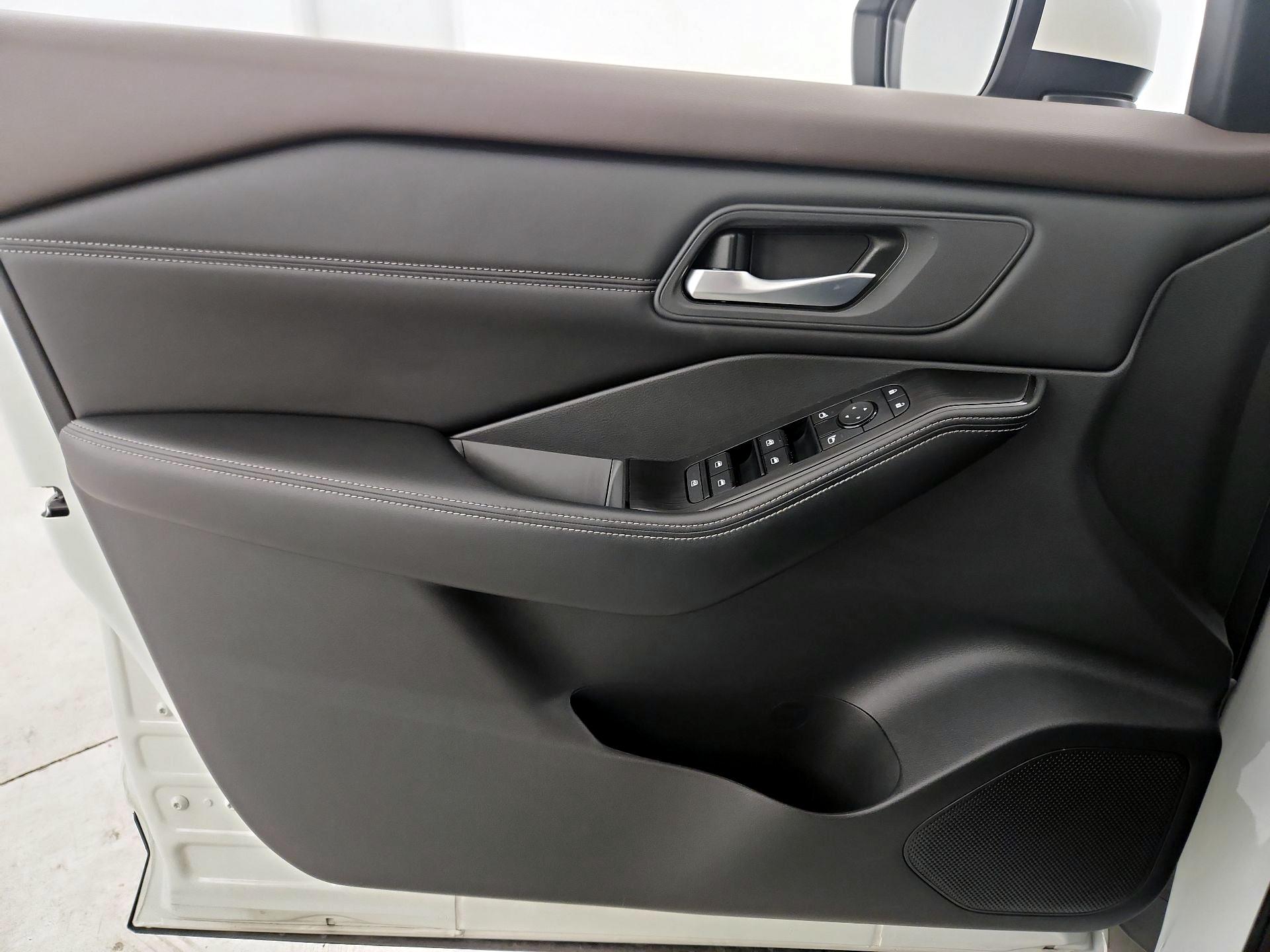 Thumbnail: 2023 Nissan Rogue - 12