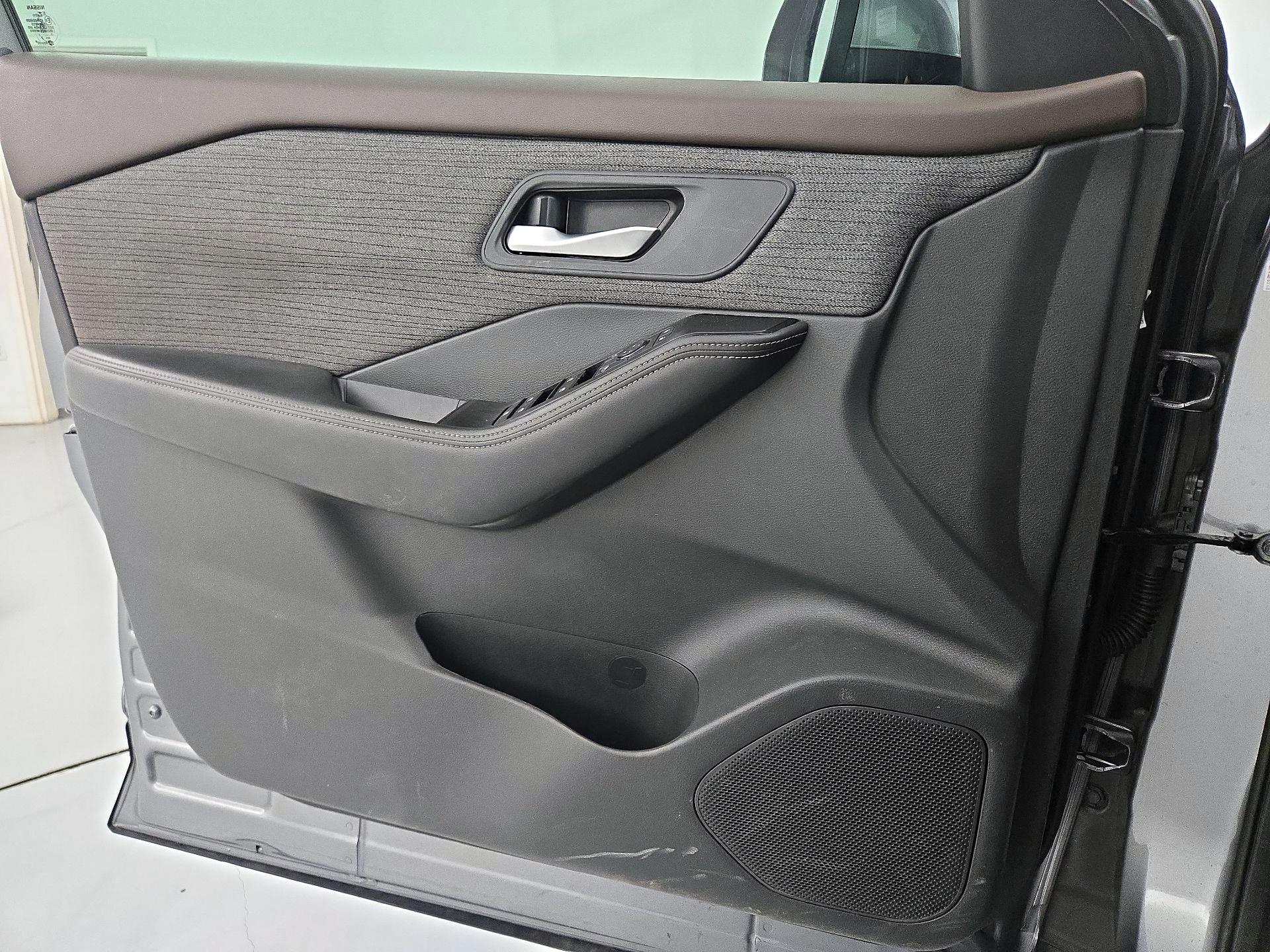 Thumbnail: 2022 Nissan Rogue - 12