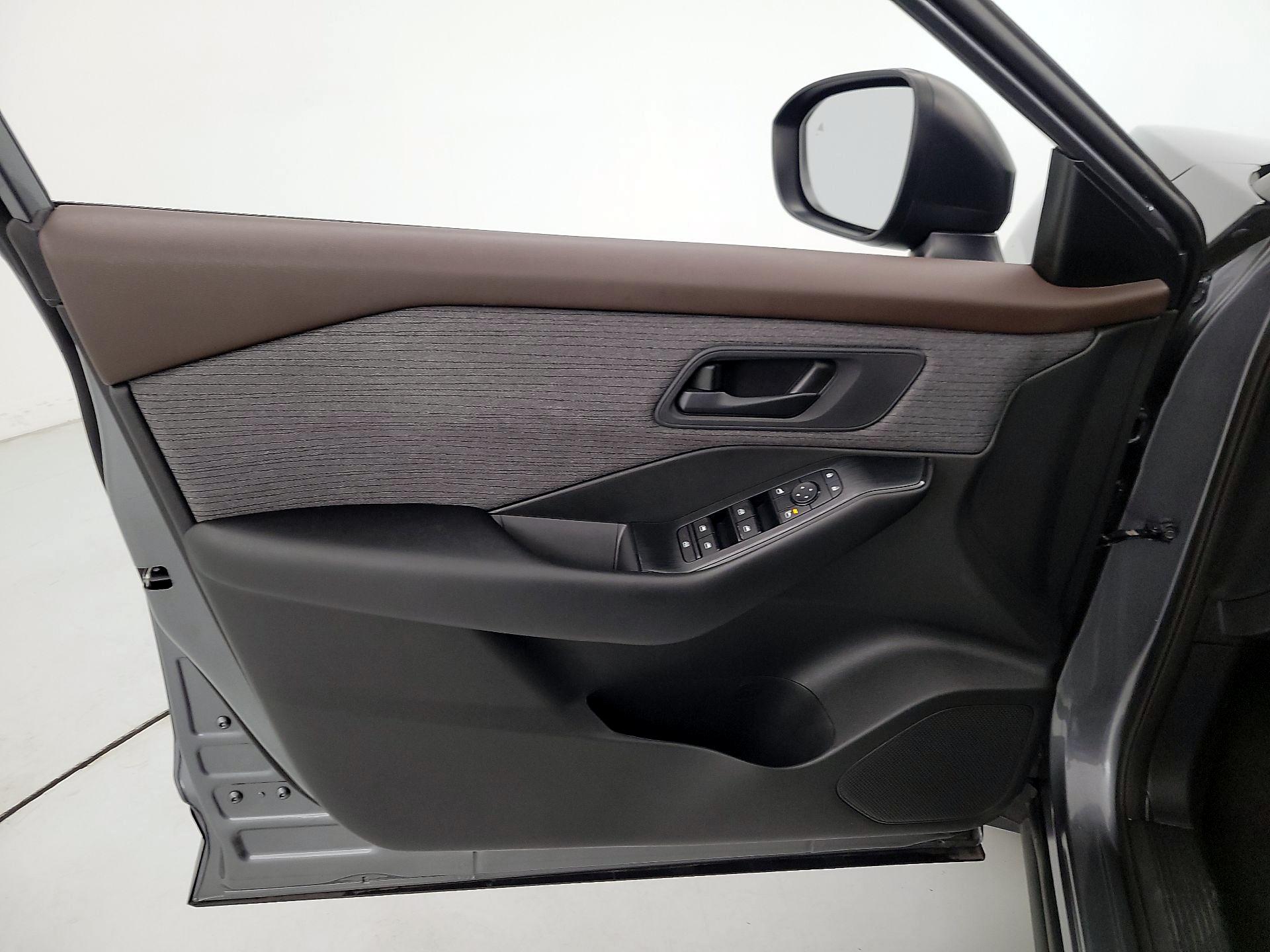 Thumbnail: 2023 Nissan Rogue - 12