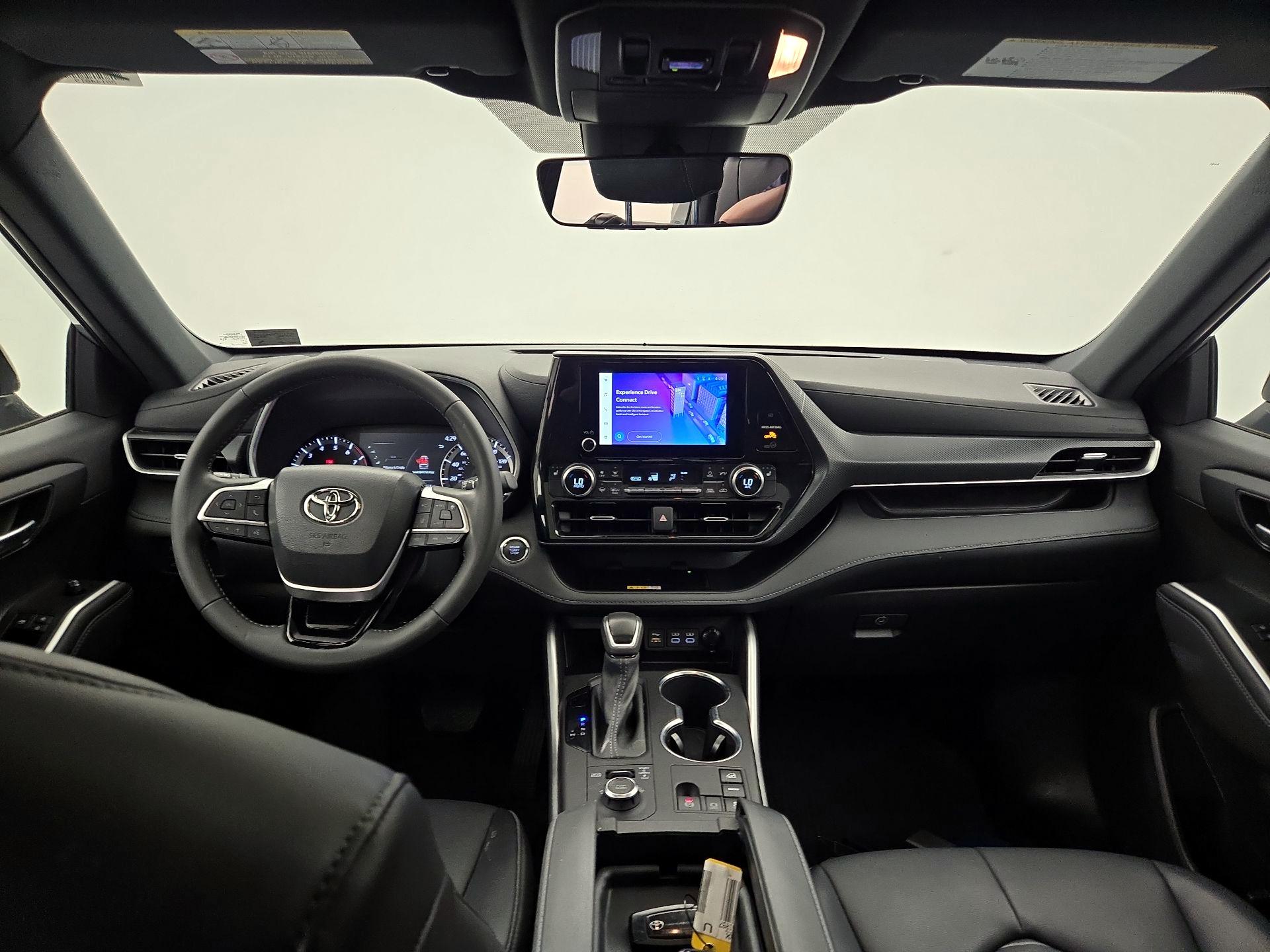 Thumbnail: 2023 Toyota Highlander - 9