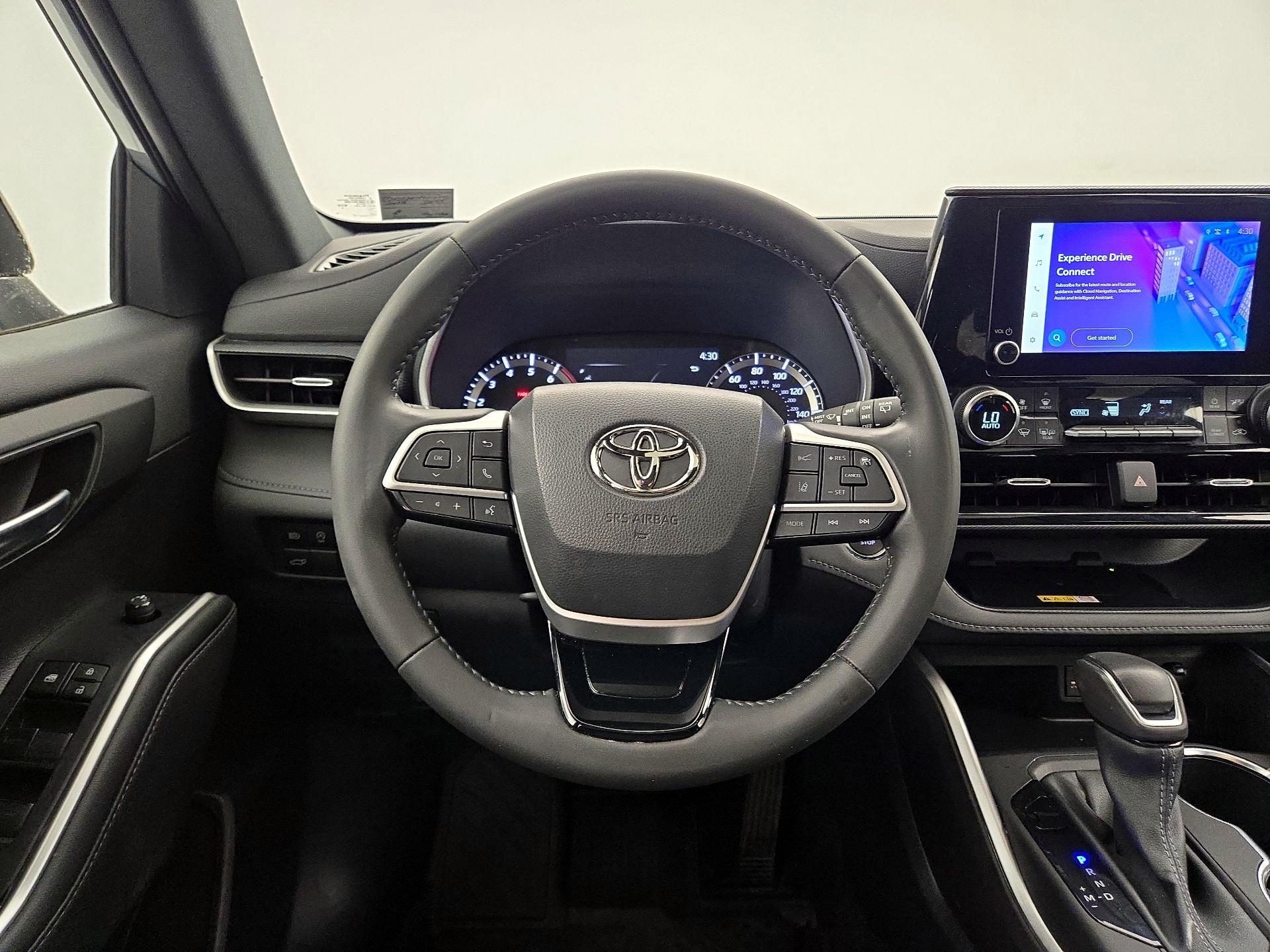 Thumbnail: 2023 Toyota Highlander - 10