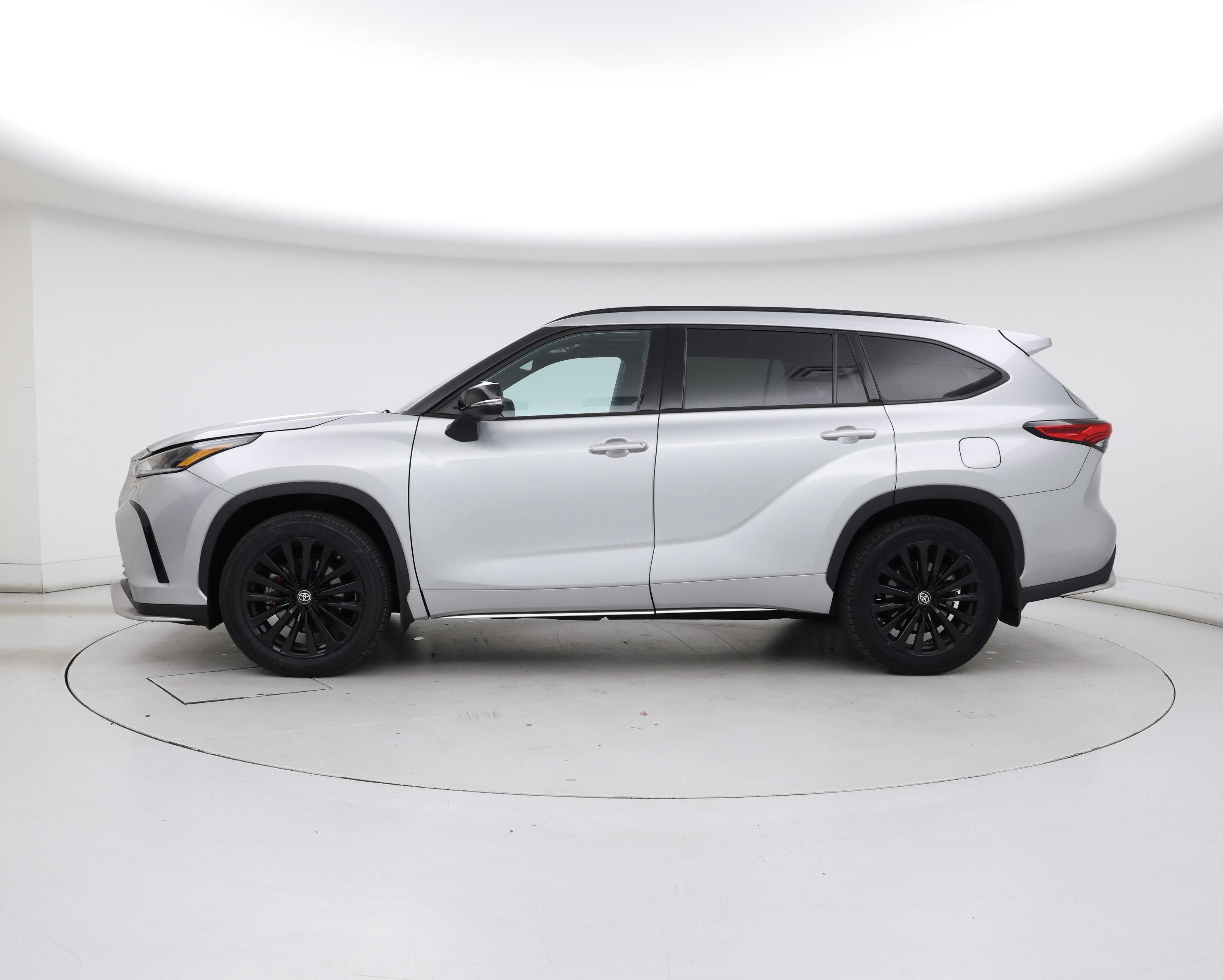 Thumbnail: 2023 Toyota Highlander - 3