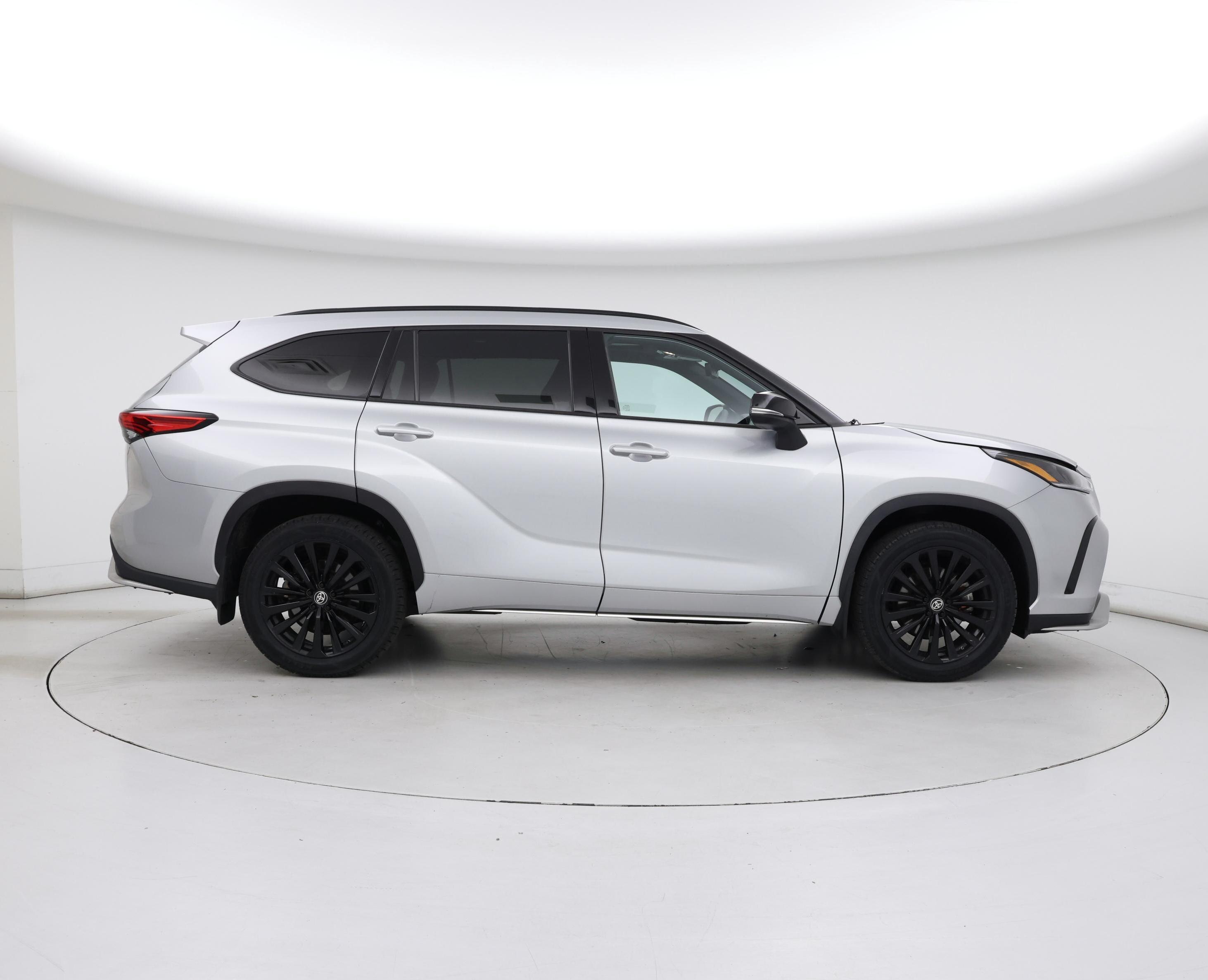 Thumbnail: 2023 Toyota Highlander - 7