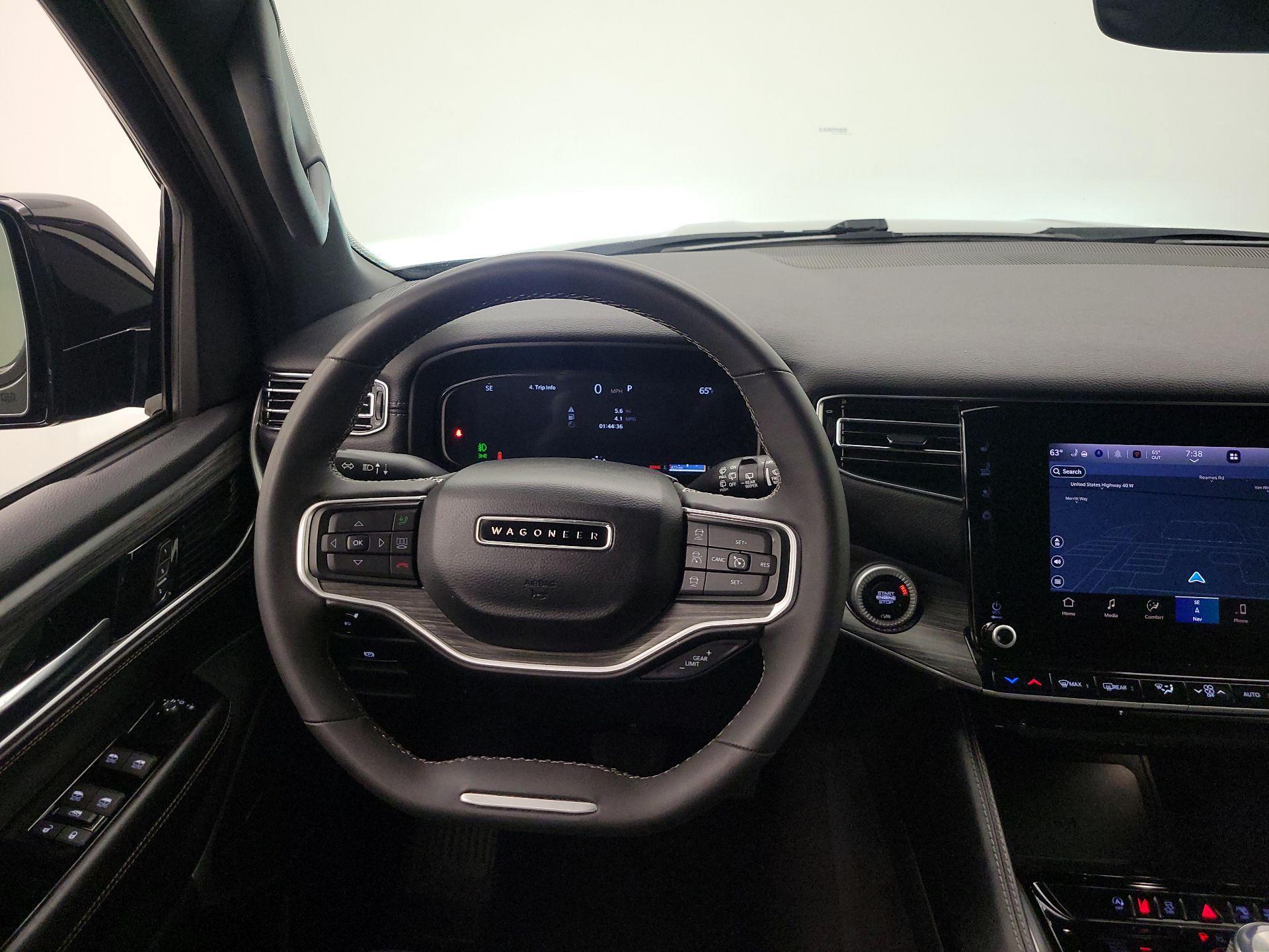 Thumbnail: 2024 Jeep Wagoneer - 10