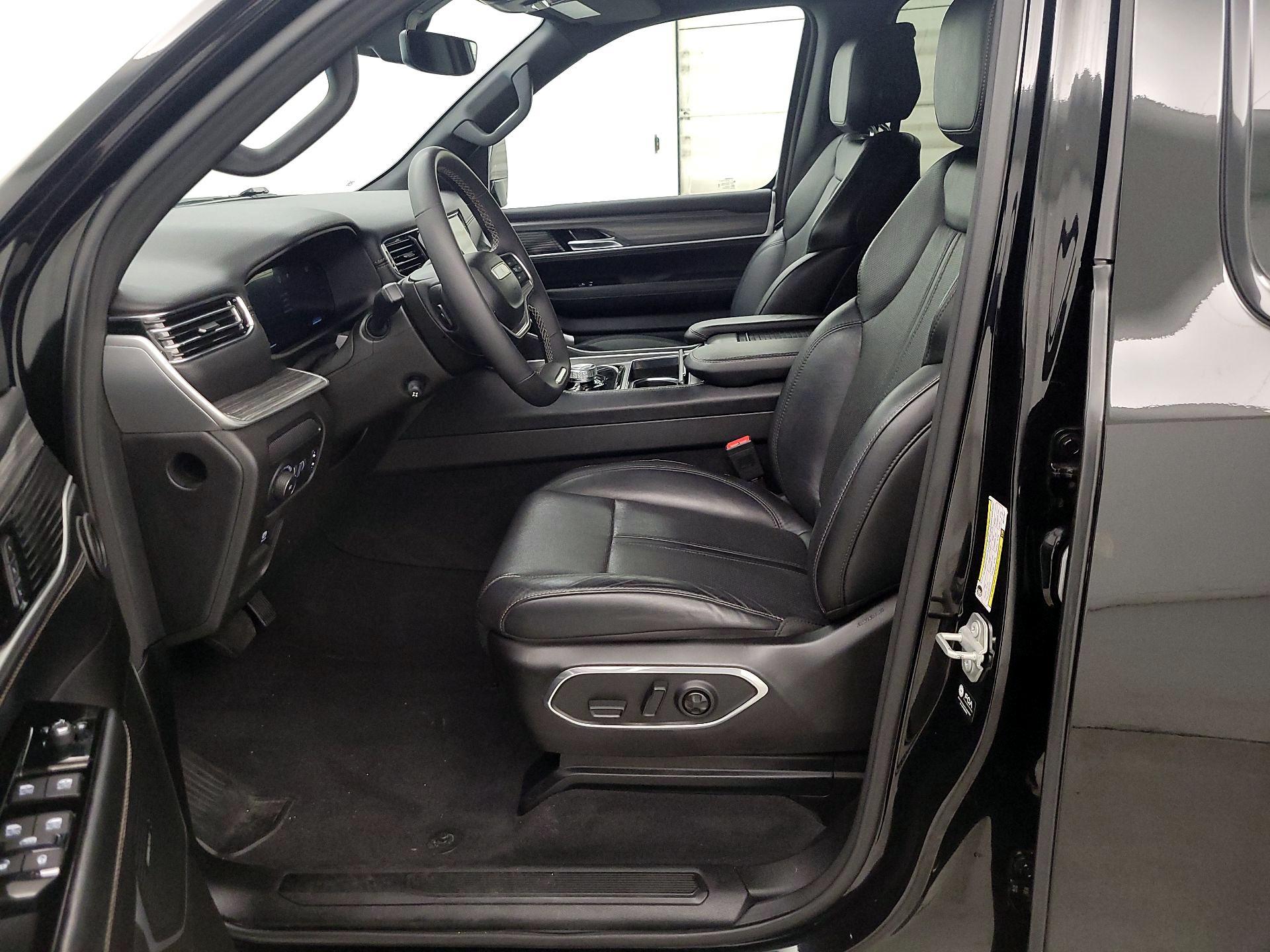 Thumbnail: 2024 Jeep Wagoneer - 11