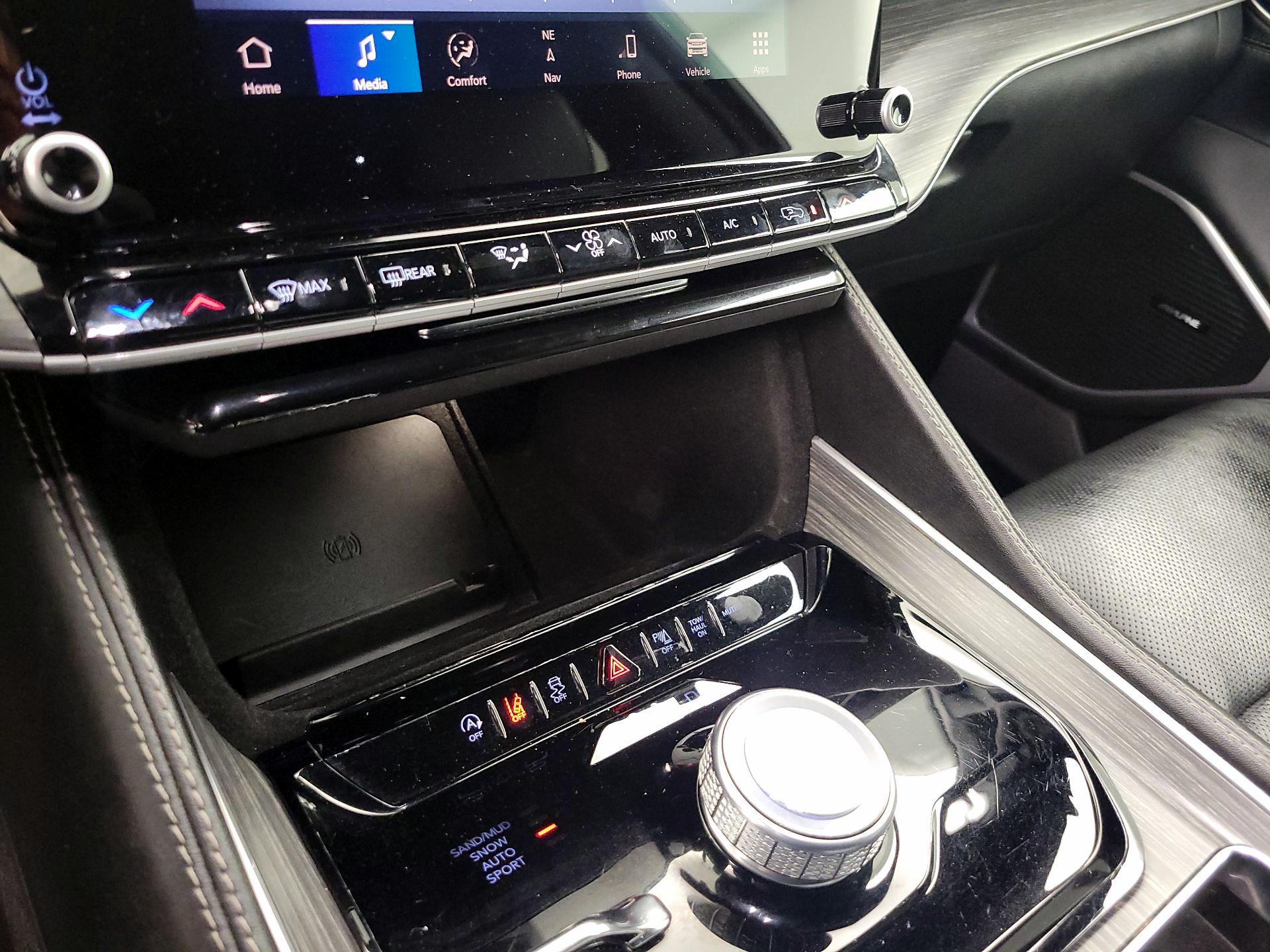 Thumbnail: 2024 Jeep Wagoneer - 17