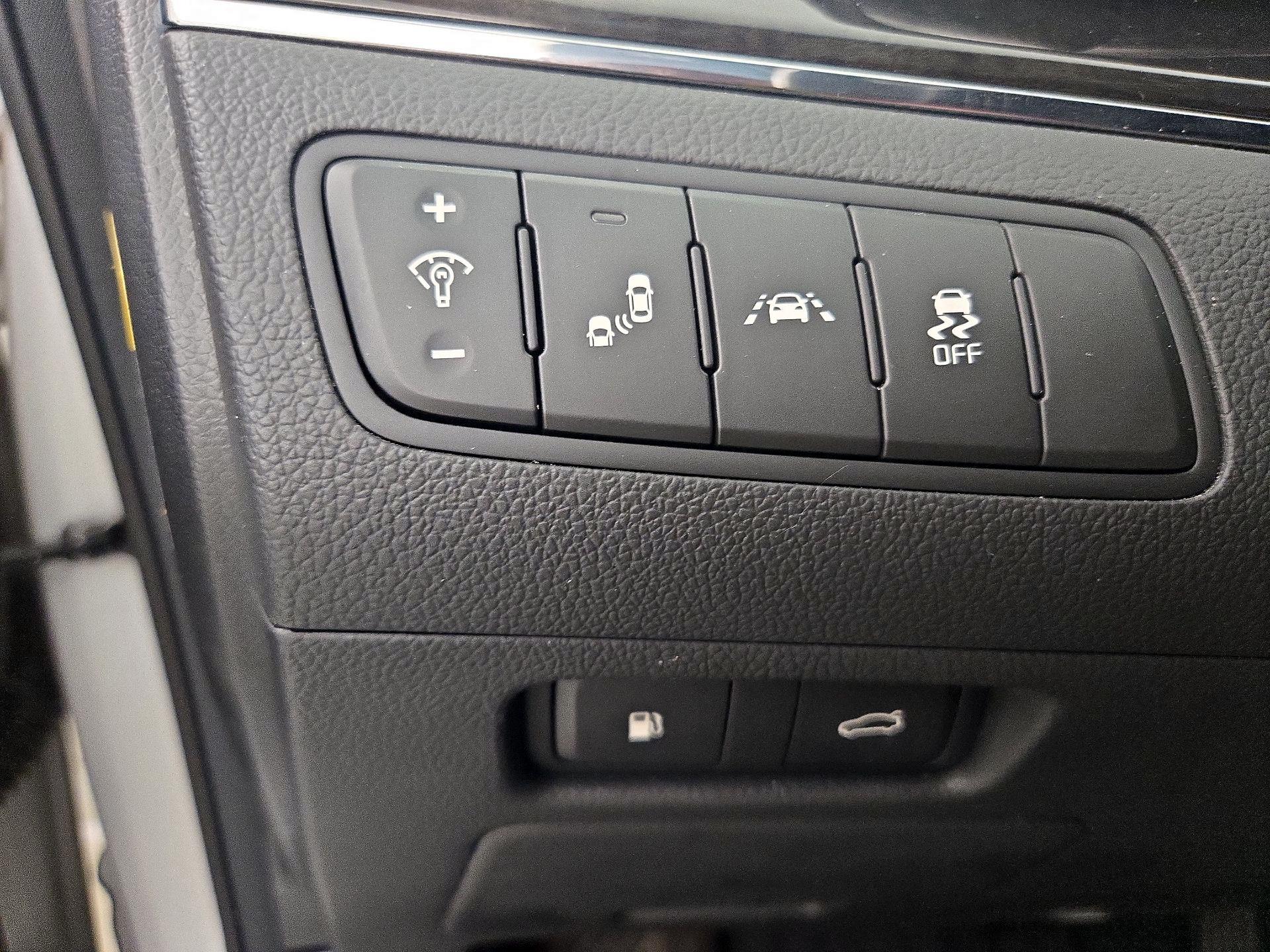 Thumbnail: 2016 Kia Cadenza - 13