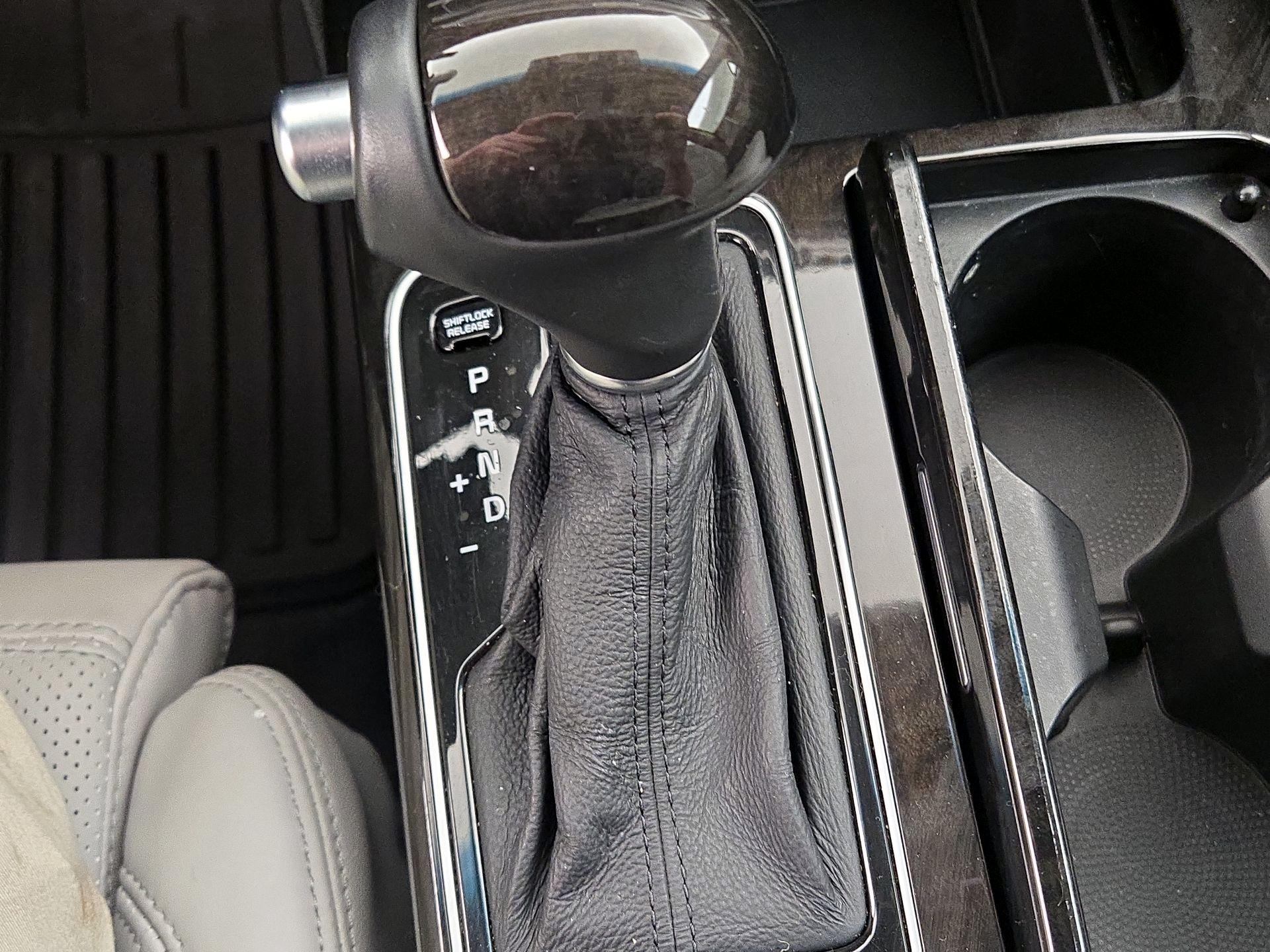 Thumbnail: 2016 Kia Cadenza - 18