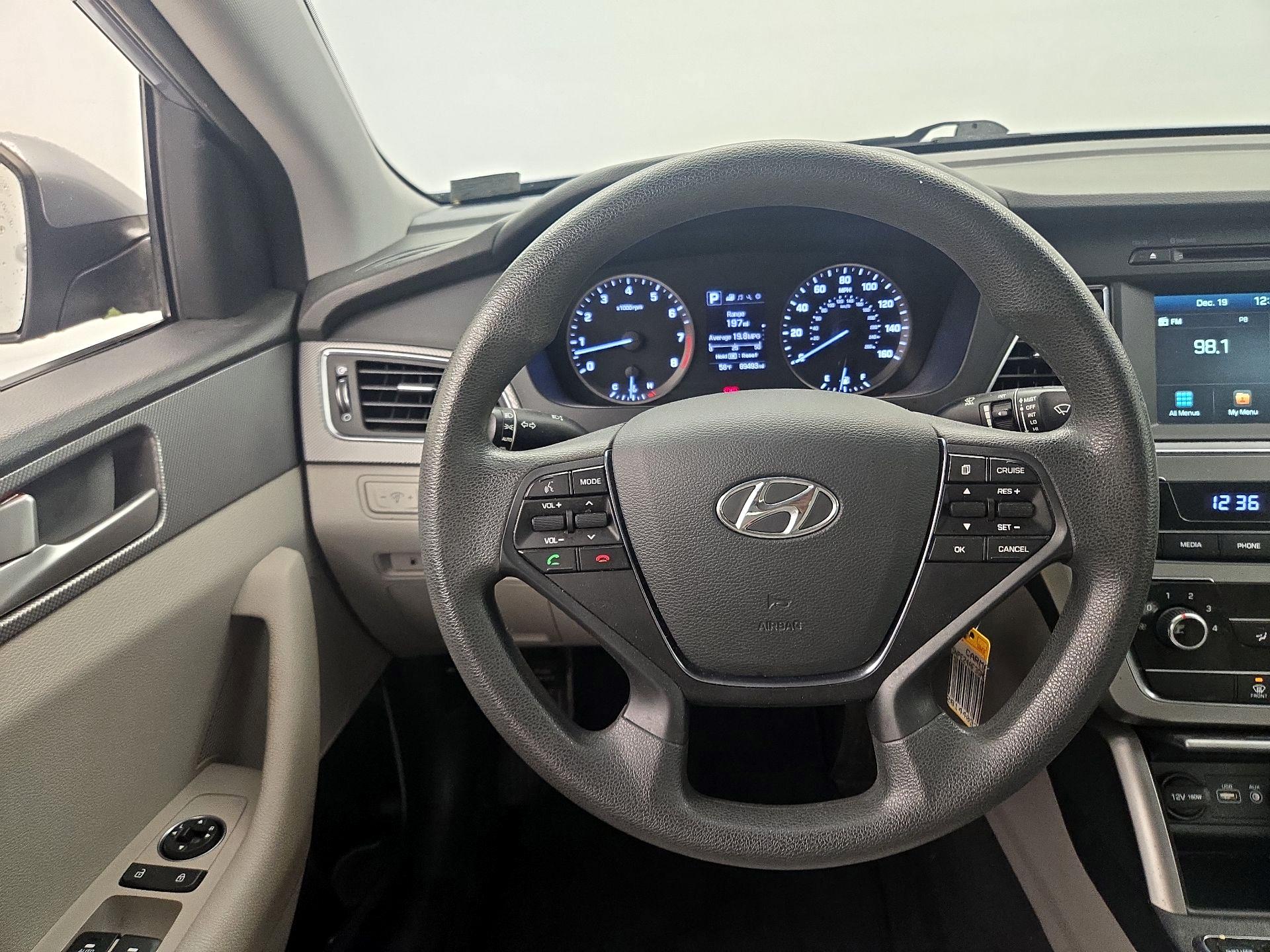 Thumbnail: 2016 Hyundai Sonata - 10