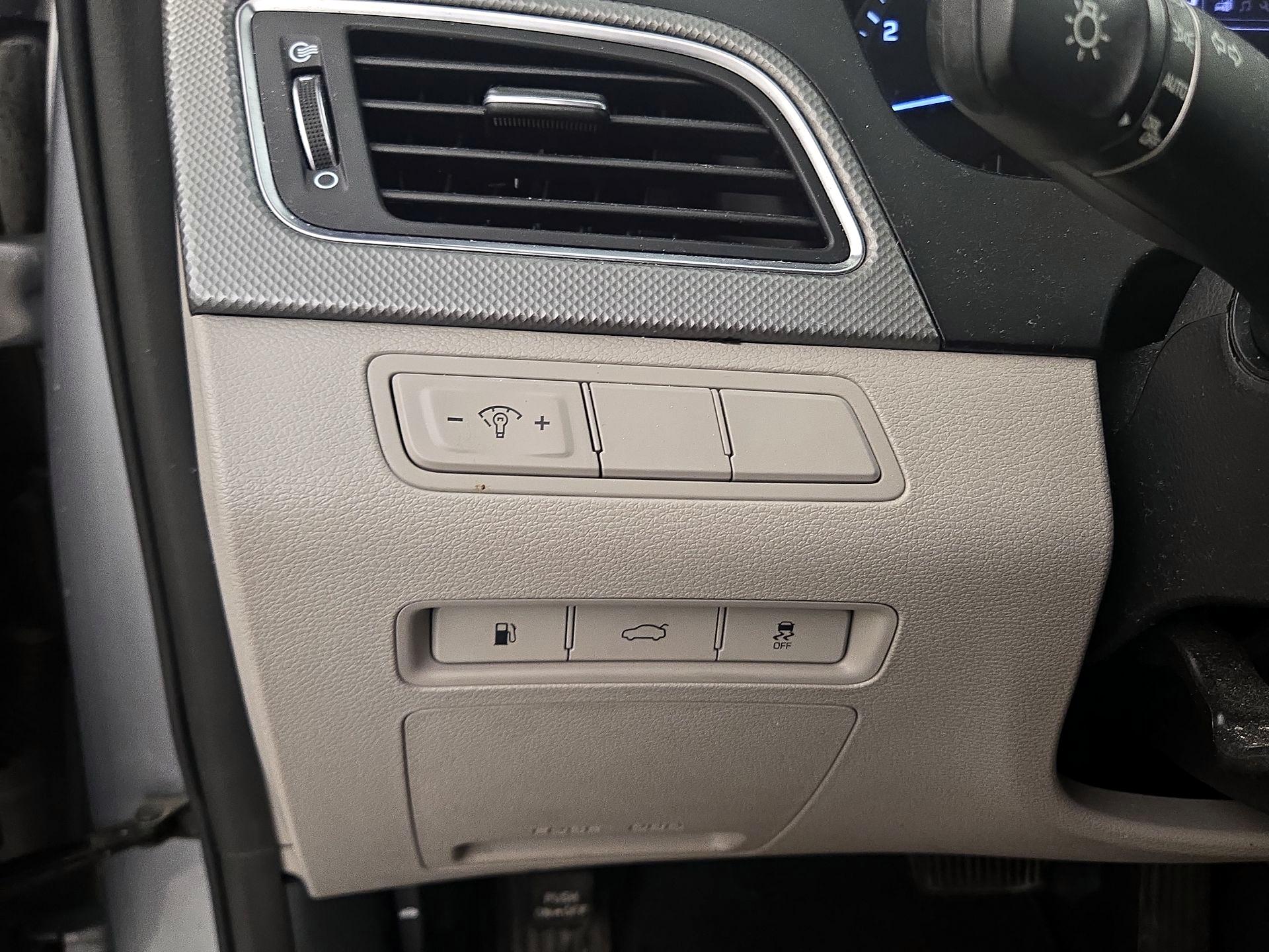 Thumbnail: 2016 Hyundai Sonata - 13